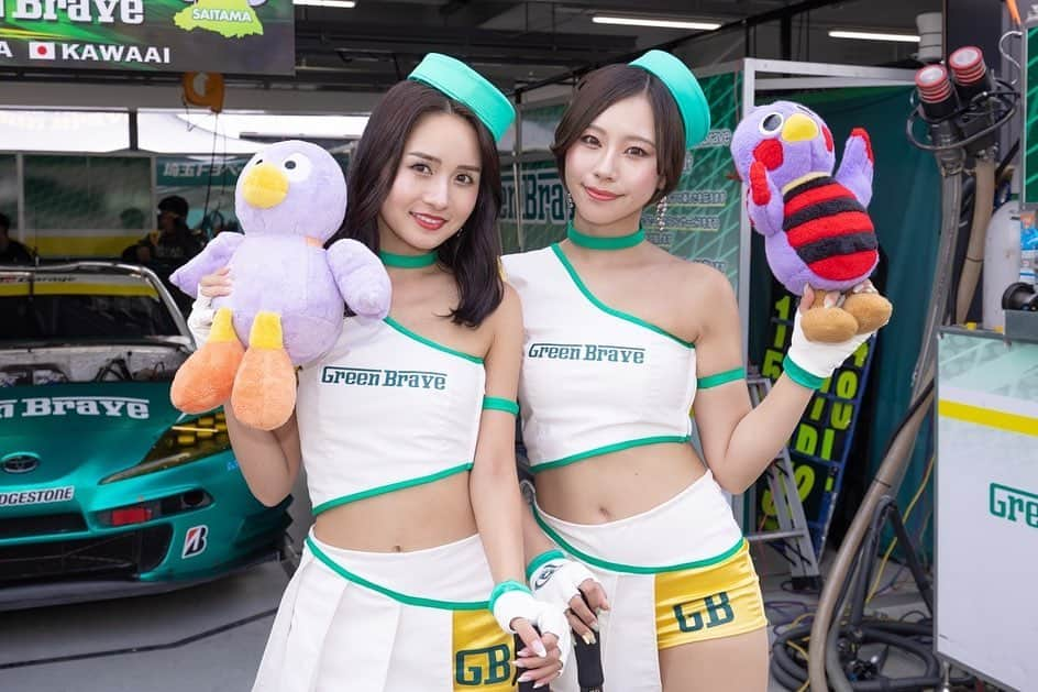 五十嵐みささんのインスタグラム写真 - (五十嵐みさInstagram)「. SUPER GT Rd.6 SUGO 二日間お疲れ様でした🏎 . 今回は私にとって今までで1番衝撃的なレースでした😳 52号車は4番手からスタートし、トップを走り続けそのまま優勝かと思いきや… ゴール直前マシントラブルでまさかの2位😭 表彰式も悲しさダダ漏れの中、正式な結果で見事優勝となりました👏 . 毎回レースは最後まで何かあるかわからないと言いますが、本当にその通りすぎて🥲 悔しさ、嬉しさを両方味わえるのがレースの楽しさだと改めて実感しました。 . 今回優勝できたことによって、シリーズチャンピオンにもグッと近づくことができました👏 残り2戦全力で応援して思いっきり楽しみましょう😎 . また19日にはレースクイーン大賞コスチューム部門のファイナルステージPR生放送が20時からあります📺 こちらもぜひ応援お願いします🍀 . ひとまずしばらく余韻に浸ります😏💚 . #SUPERGT#スーパーgt#埼玉トヨペット#greenbrave#52号車#スポーツランドsugo#モータースポーツ#レースクイーン#racequeen#コスチューム#レースクイーン大賞#ポートレート#一眼レフ#grsupra#gt300#埼玉トヨペットサポーターズ」9月17日 21時14分 - misa_1228