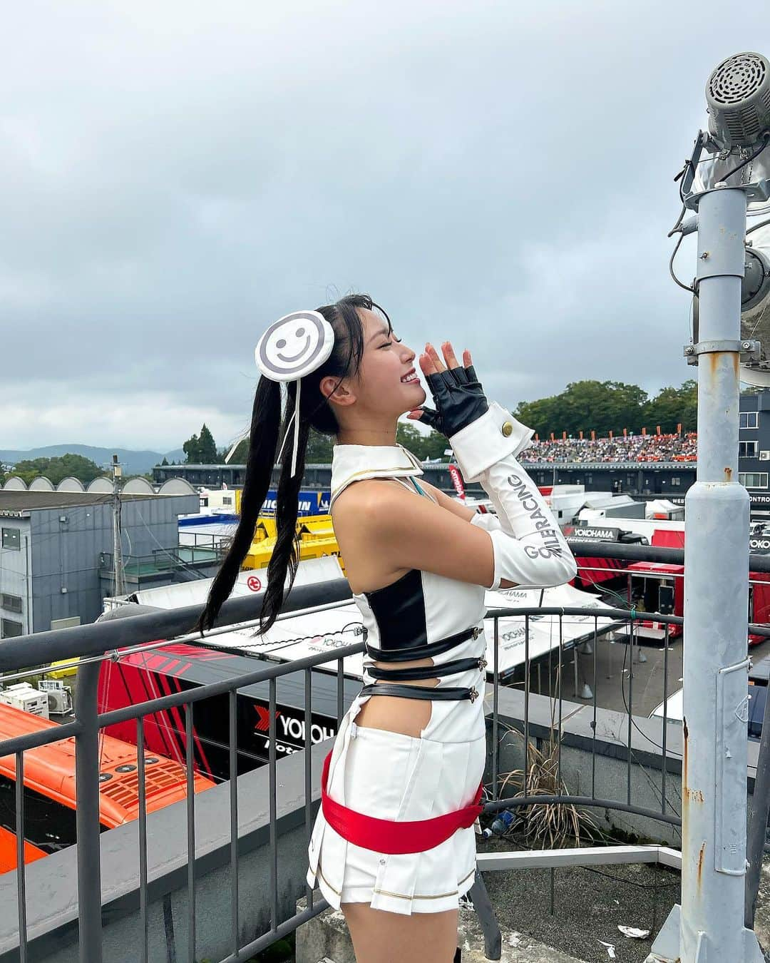 荒井つかさのインスタグラム：「SUPER GT 第6戦 SUGO ご来場いただきありがとうございました！  雨が降ったり、 暑くなったりで応援してる皆さんも大変だったと思います💦  なんだかレースが終わったあとの、 最後まで気が抜けないというか なんというか、、、 SUGOの魔物が暴れまくった週末だったなと思いました🤦🏻‍♀️😣😣  4号車 GOODSMILE RACING & TeamUKYOは 10番手スタートで 6位フィニッシュ  そして、車検後の正式結果で ひとつ順位が上がり、 5位✨となりました！  残るレースは2戦 あっという間だね🥹🥹  最後までミクサポと一緒に 4号車の応援をよろしくお願いします✊🏻❤️‍🔥  #fightgsr #supergt #sugo #スポーツランドsugo #racequeen #racingmiku」