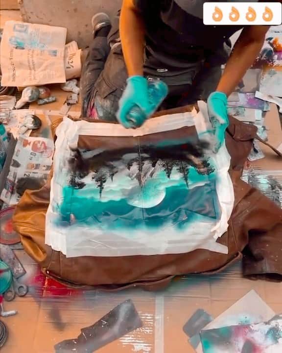 StreetArtGlobeのインスタグラム：「A lot of questions being asked but not a lot of answers. Was it worth it? 😳🤷🏽‍♂️🧥」