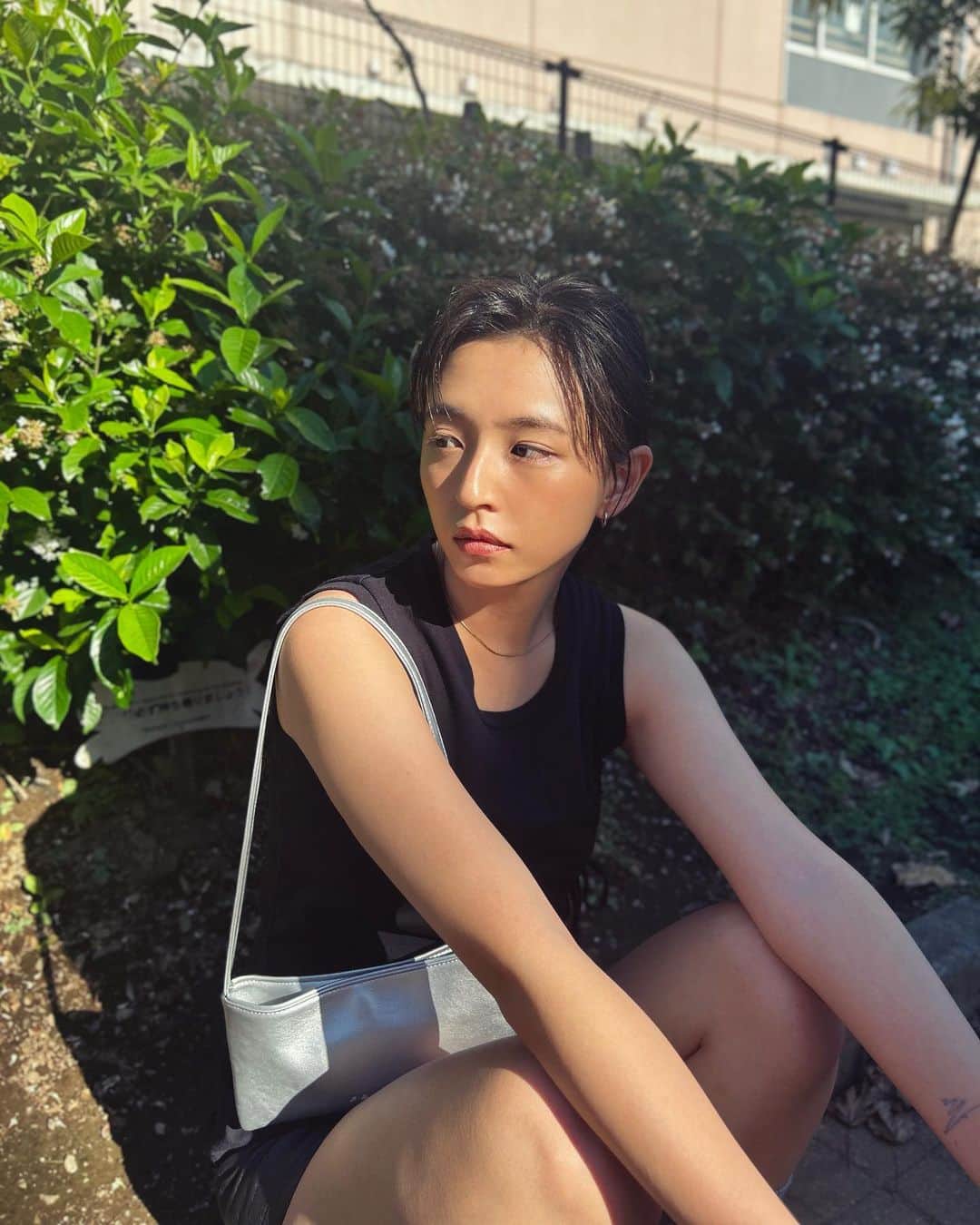 朱里のインスタグラム：「ここ最近、散歩しながらモンハンnowにハマってる🦖」