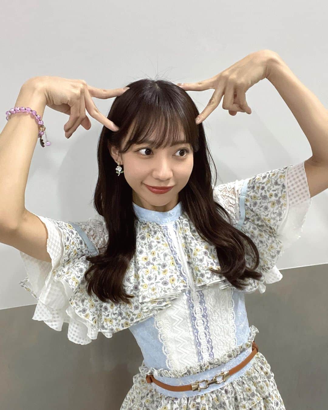 のインスタグラム：「☺︎☺︎☺︎︎  昨日後半は"好きになっちゃった"着た！ このポーズたくさんした(=^ェ^=)♡  2日間本当にありがとうね！ 今日もみんなの過ごす時間が好きでした✌︎  #猫耳ポーズ」