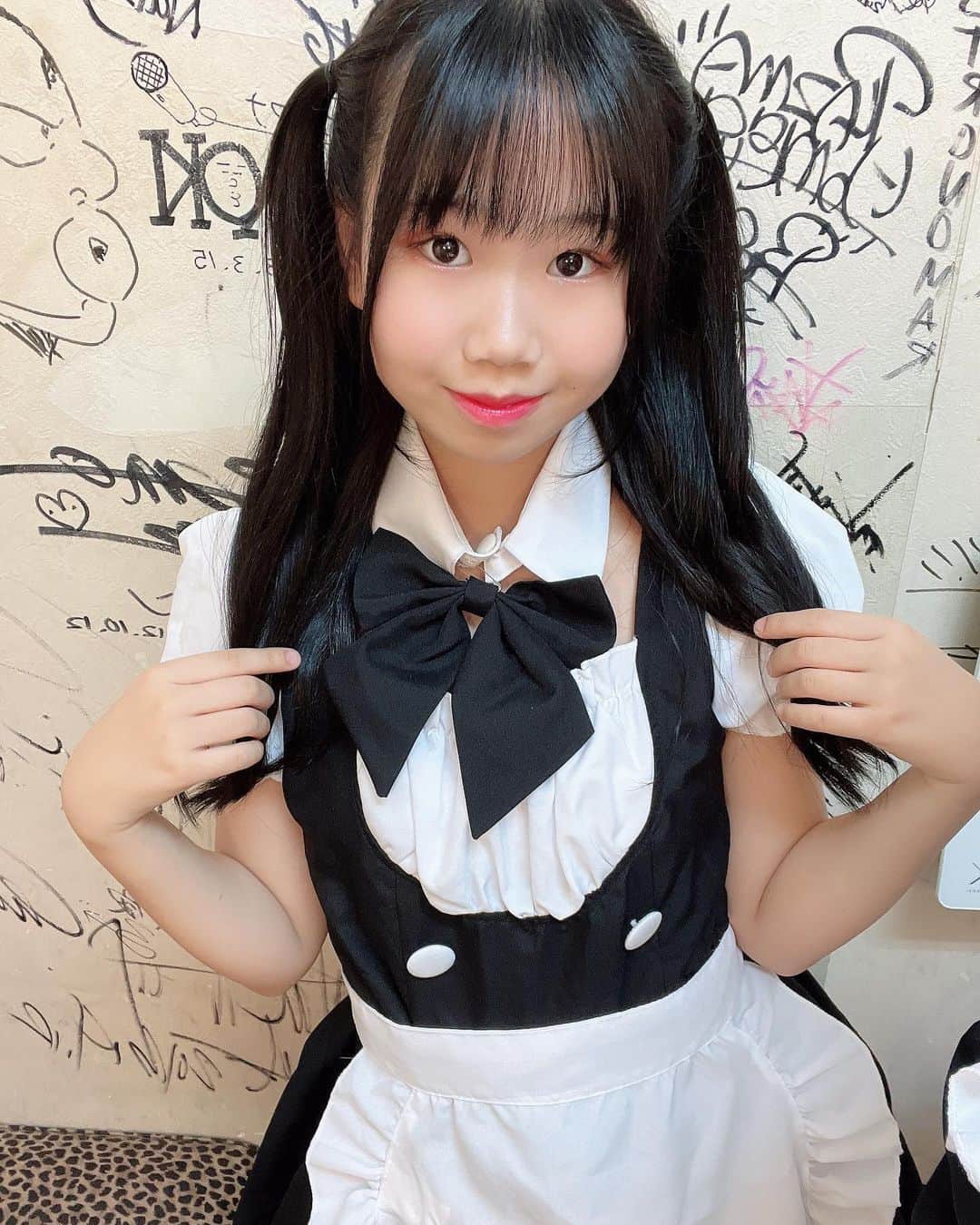 のインスタグラム：「🖤🖤🖤 .  .  .  #アイドル#おーえすけー#松永あいか#中学生#可愛い#大須#09#14歳#いいねしてほしい#中2#拡散希望#jc#推して#黄緑色担当#大須商店街#メイド #コスプレ」