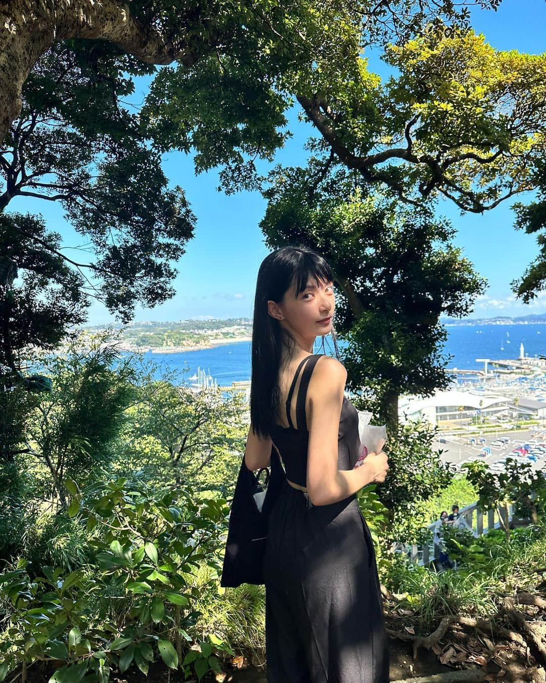 中澤瞳のインスタグラム：「江ノ島行ってきた🏝️  天気も良くて富士山見えたの🗻 可愛いガラスリング💍も イカ焼きも海も最高でした🤍  #江ノ島」