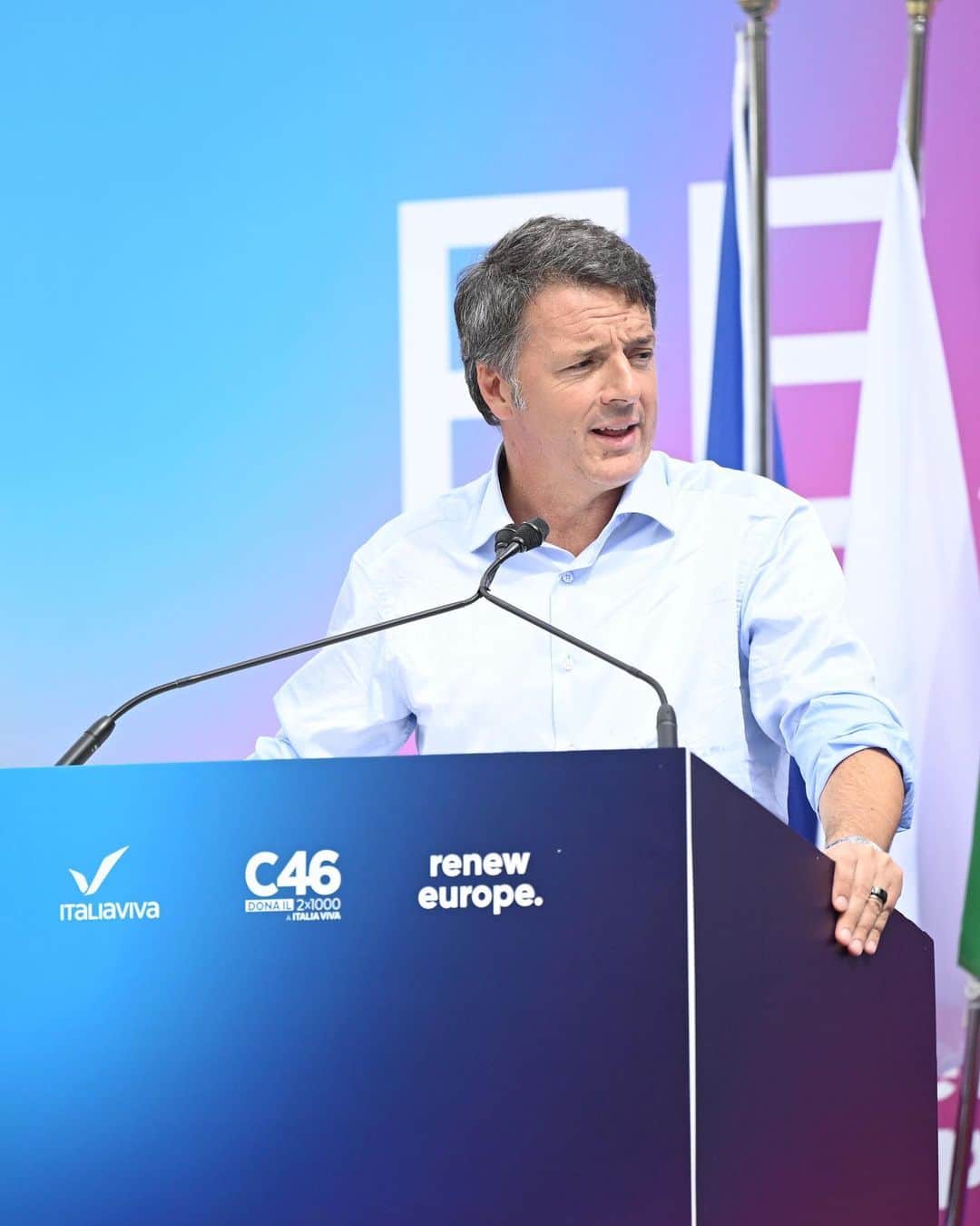 マッテオ・レンツィのインスタグラム：「Eravamo quasi mille oggi a Santa Severa.  Italia Viva è più in forma che mai: siamo l’alternativa a questo Governo inconcludente, siamo l’alternativa a questa opposizione ideologica.  Il #Centro è il futuro, in Italia, in Europa.」