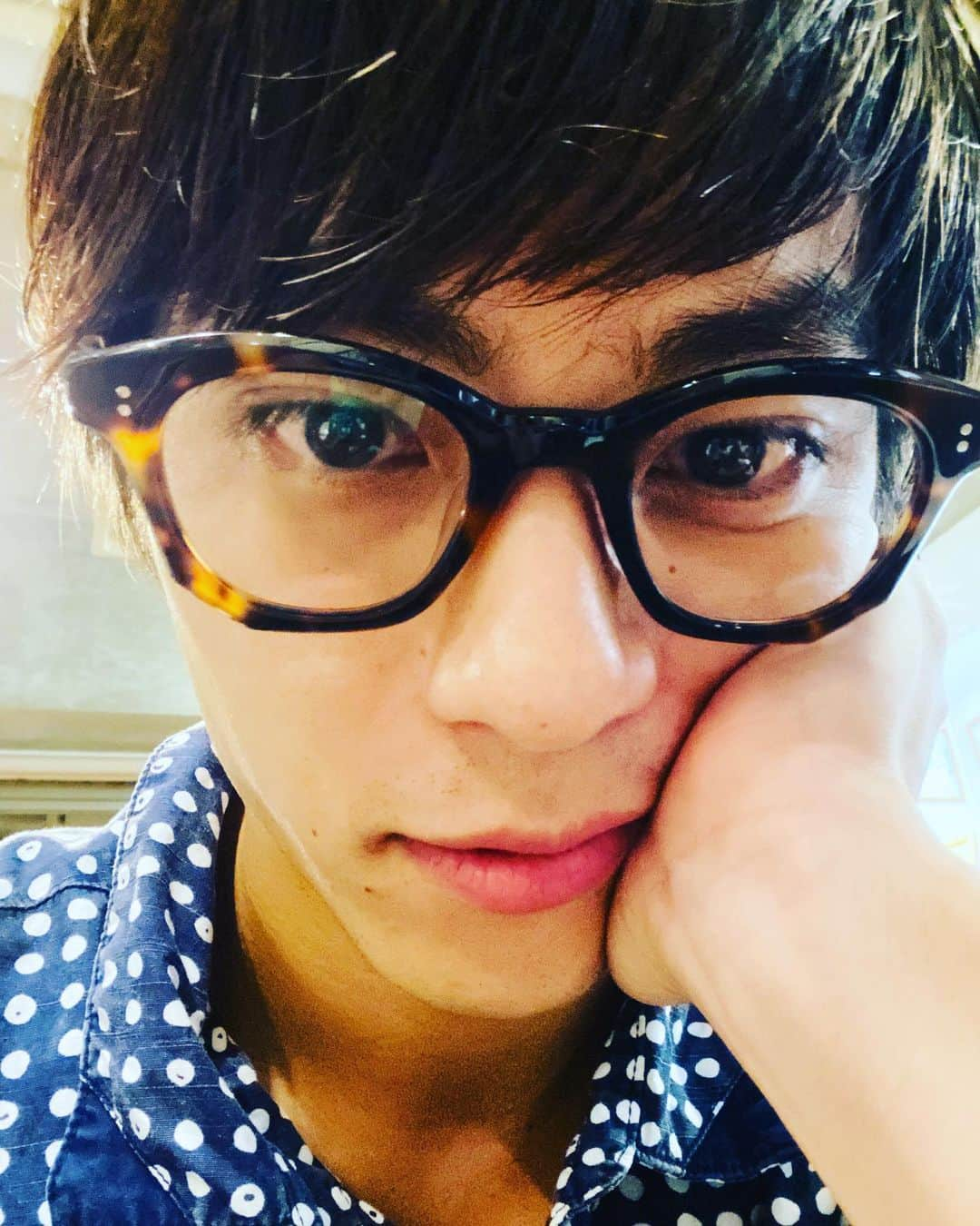 永田崇人のインスタグラム：「本日も稽古終了です。 #ケムリ研究室 『#眠くなっちゃった 』  毎日、必死こいてます。 改めて、大好きな共演者の皆様と、KERAさんに囲まれて とても自分にとって大事な時間を過ごしている気がします。  写真はなーんにも関係ありません。 てへへ」