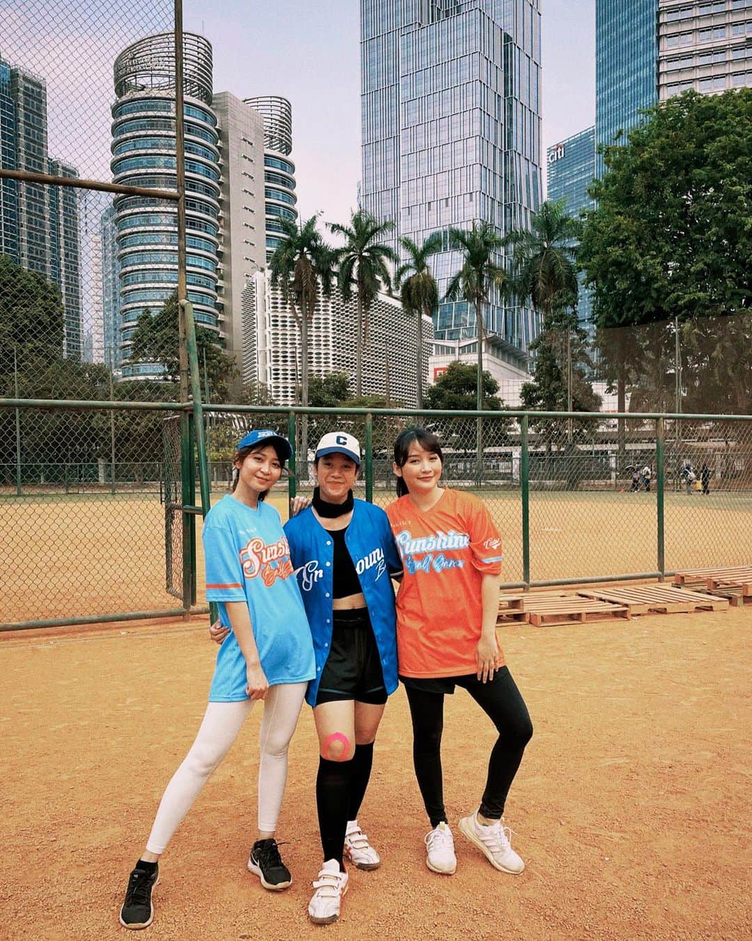 デフィ・キナル・プトリのインスタグラム：「back to the field💗」