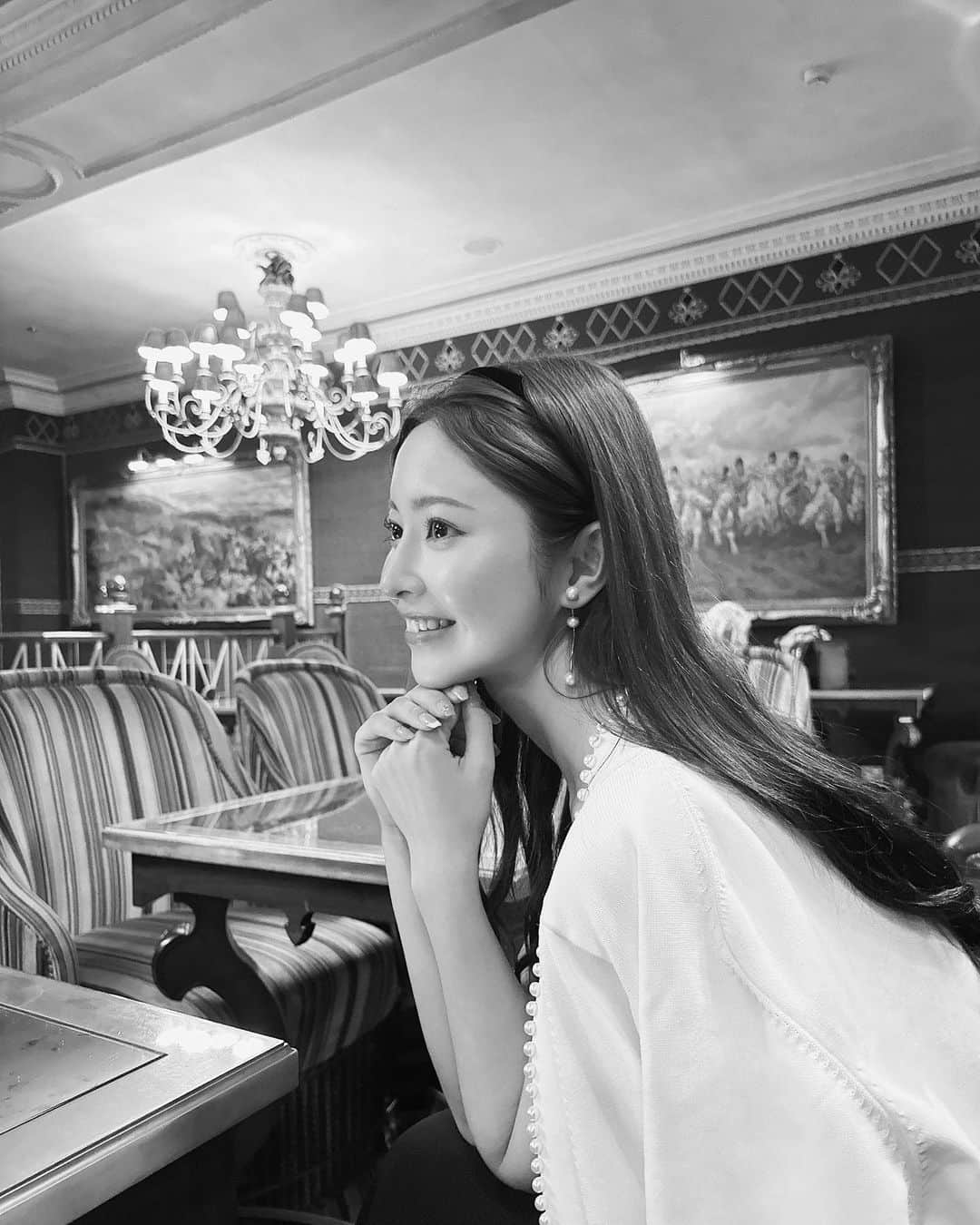岸本沙季のインスタグラム：「📍The Rubens at the palace  本場のアフヌンは若い女の子同士よりカップルや老夫婦が多くほっこり。ゆっくりとしたティータイムが何より好きなのでこの旅行で1番幸せを感じました❤︎  #イギリス旅行#ロンドン#アフタヌーンティー#骨格ウェーブ#イエベ春#ブルベ夏」