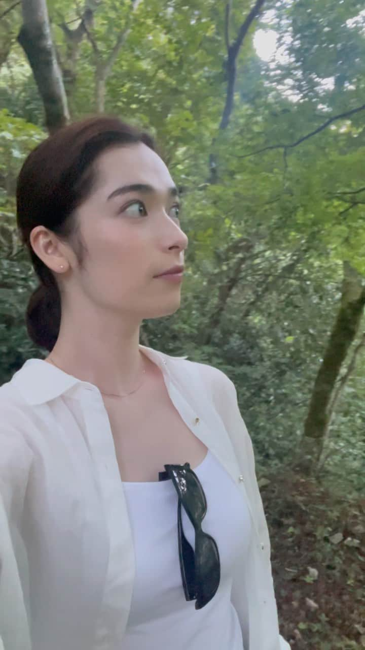 星屋莉央のインスタグラム：「夏の終わり😴森林浴をしました🌳 気持ちよかった、、スッキリ💫✨ #9月　#まだ暑いねぇ　 #森林浴　#ほしやさんの休日」