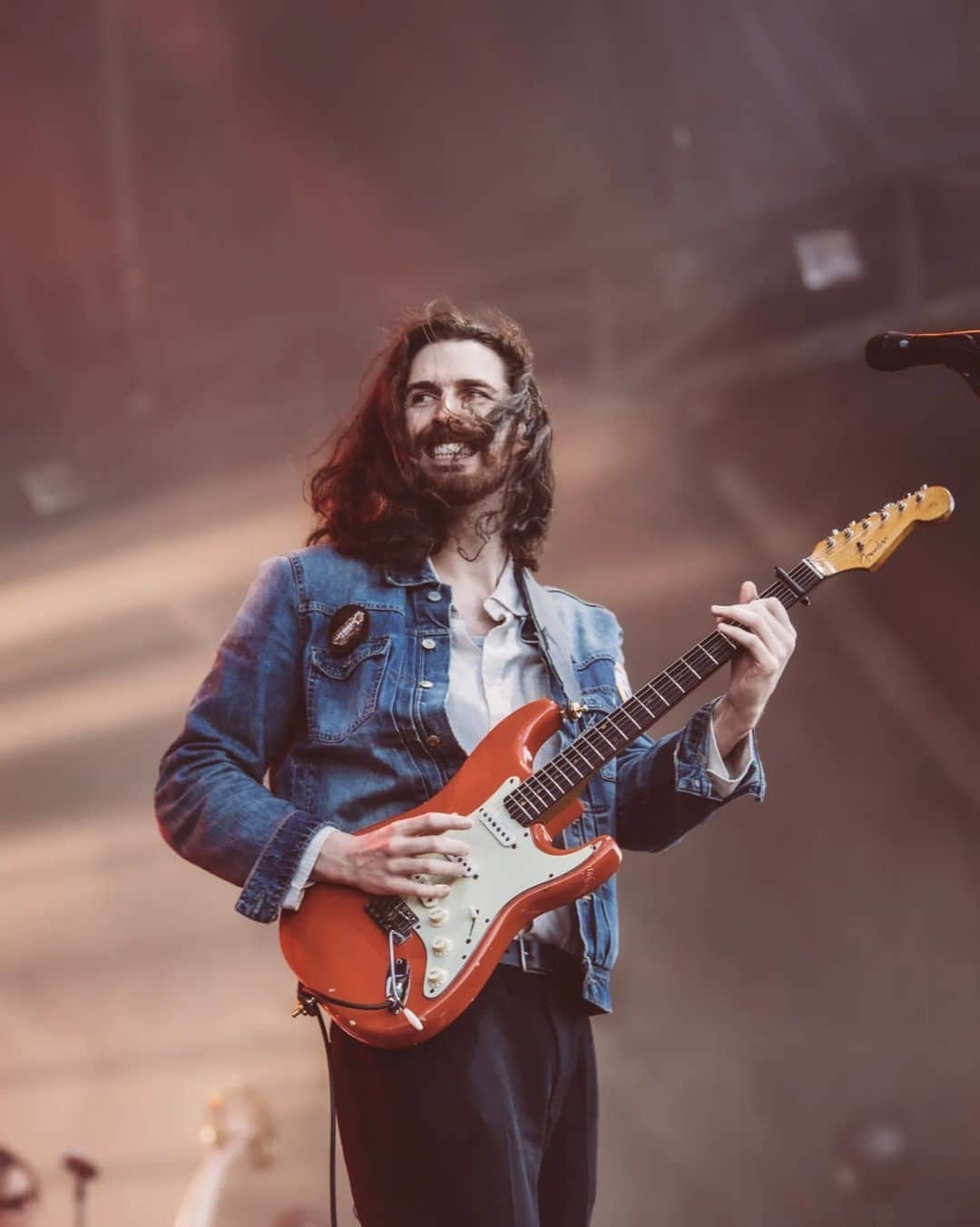 ホージアのインスタグラム：「Big thanks to @bourbonandbeyond for the good times and thank you to the people of Louisville for bringing all that fun energy. Much love 🖤   📸  @RuthlessImagery」