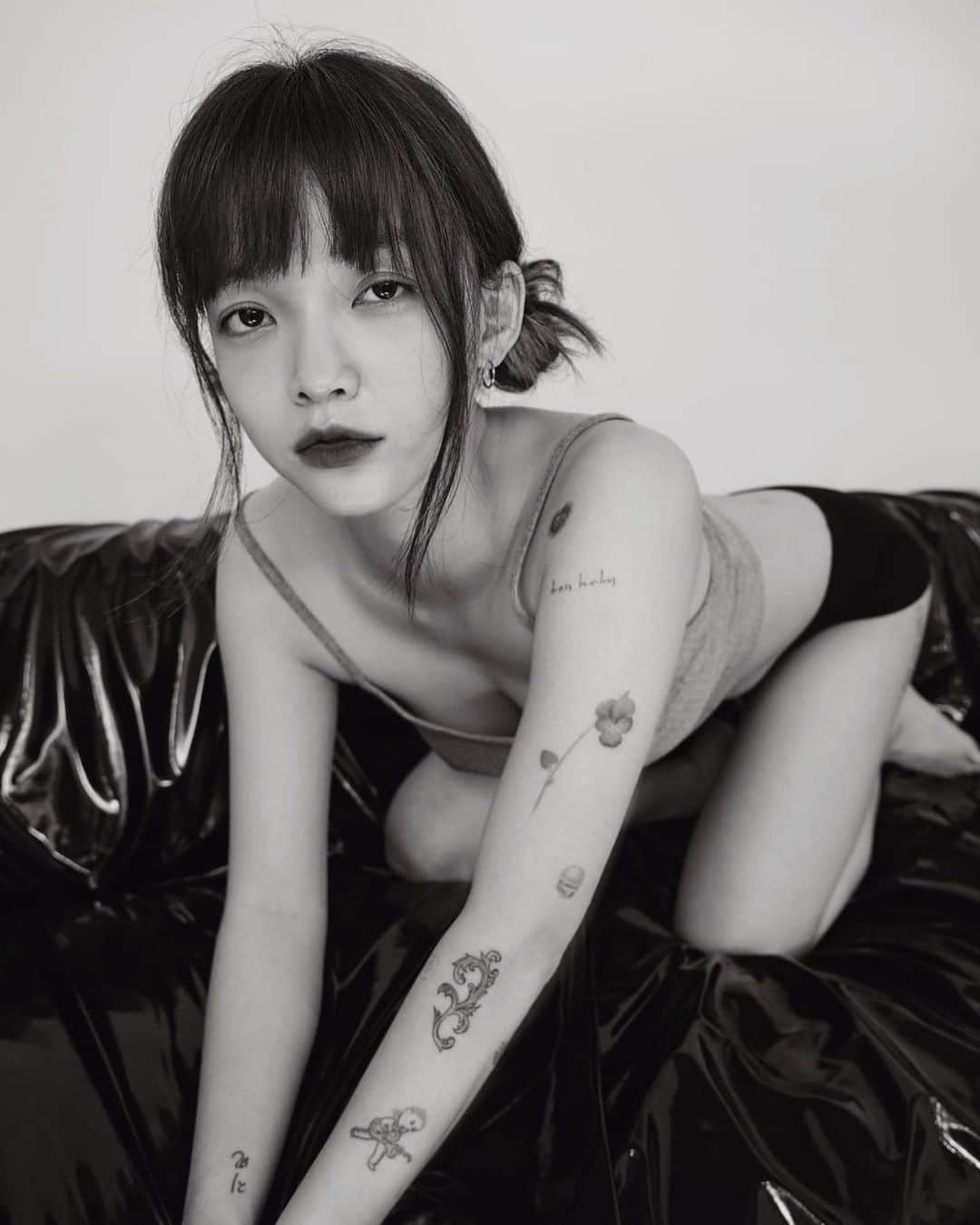 ジミンのインスタグラム：「🖤🖤🖤@alkad.portrait」
