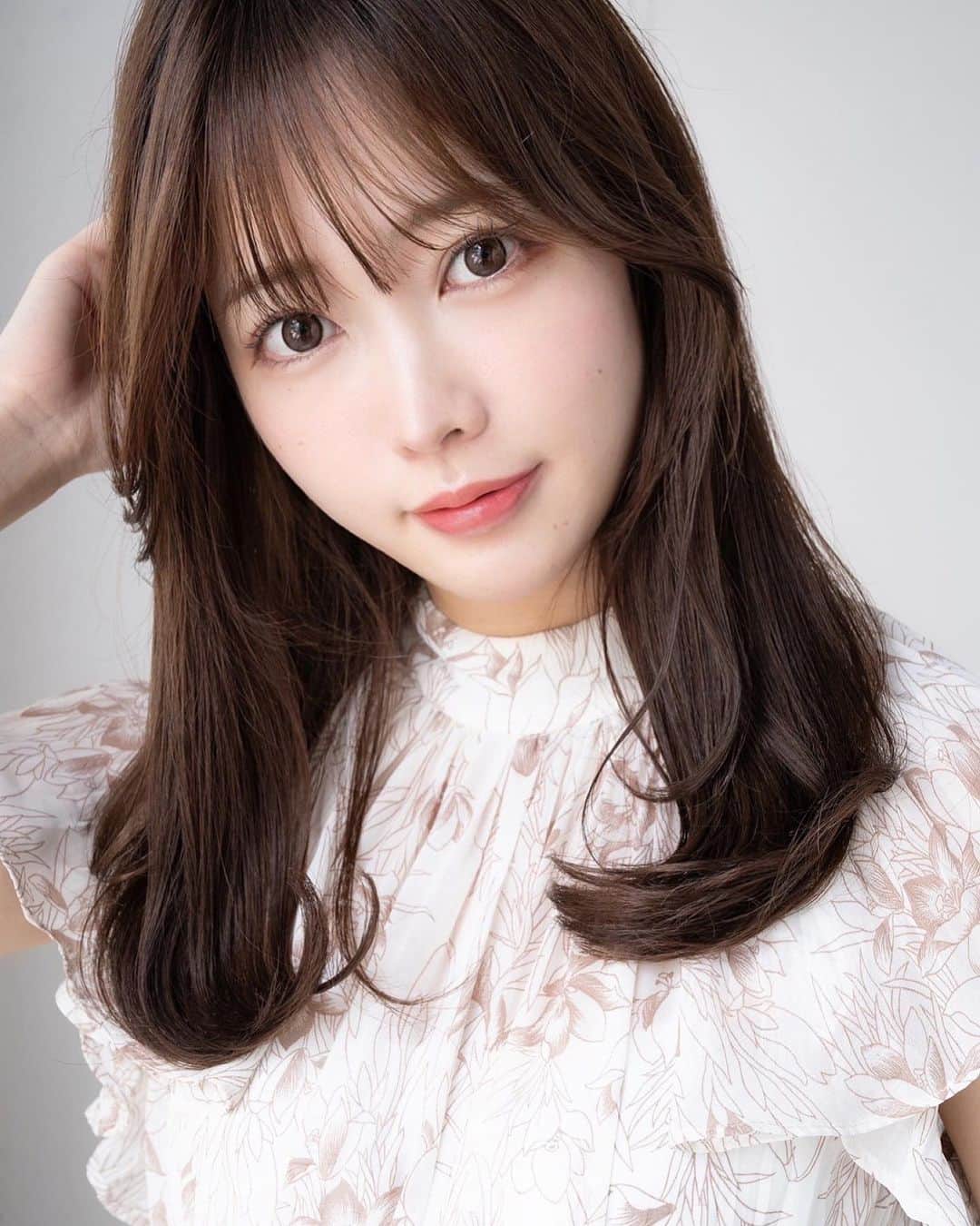 稲田汐莉のインスタグラム：「このsnidelのワンピース、しおりの友達みんな持ってる気がする🤝笑 おそろい！！ 最近毎日22時半からtiktok LIVEしてるから遊びに来てね🫶 今日もするよ~！！」