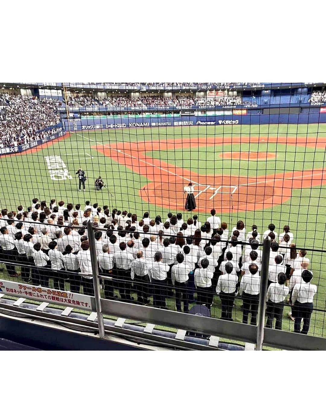 永倉由季さんのインスタグラム写真 - (永倉由季Instagram)「. . ⁡ 【国歌斉唱🇯🇵 in 京セラドーム大阪】 　　 　　　 昨日16日(土)は 『オリックス・バファローズ 対 東北楽天ゴールデンイーグルス 戦』の前に 　　　　　 今年2回目の 『国歌斉唱』をさせて頂きました。 　 @orix_buffaloes  ________________   ⁡ 朝から本番まで   何度も何度も 岡本麻奈先生に稽古をして頂き (歩き方や胸に手を当てる形まで)   　　　 3万人以上を超える 満員御礼の京セラドーム大阪で いざ本番へ✨ 　　 　　　　　　 歌詞の意味を心に込めながら ありがたい気持ちで歌わせて頂きました。 　 　　　　　　　　 終了後は 試合も皆んなで応援し 　　　　　 打ち上げまで参加させてもらい 　 　　　　　　　　　　 活発で多動な(笑) 新たなお仲間さん方との 貴重で楽しい一日でした。 ⁡ 　　　　 #オリックスバファローズ #楽天イーグルス  #京セラドーム大阪  #国歌斉唱 #野球好きな人と繋がりたい  ⁡ ⁡ . ⁡ ▶︎アメブロ更新　↓プロフリンクから　　　　　　　　　　　　　　　@yuki_nagakura67 ⁡ ✼••┈┈┈┈┈┈┈┈┈┈┈┈┈┈┈┈••✼  　　　　　 ▶︎アナウンサー・プライベート用Instagram @yuki_nagakura67 ⁡ ▶︎ブランディング用/魅せ方・伝え方・オススメ @yuki_nagakura_brushup_salon ⁡ ✼••┈┈┈┈┈┈┈┈┈┈┈┈┈┈┈┈••✼ ⁡ ⁡ #永倉由季 #フリーアナウンサー #司会者 #顔タイプアドバイザー #顔タイプ診断® #アナウンサー #女子アナ#女子アナコーデ  ___________________________」9月17日 21時54分 - yuki_nagakura67