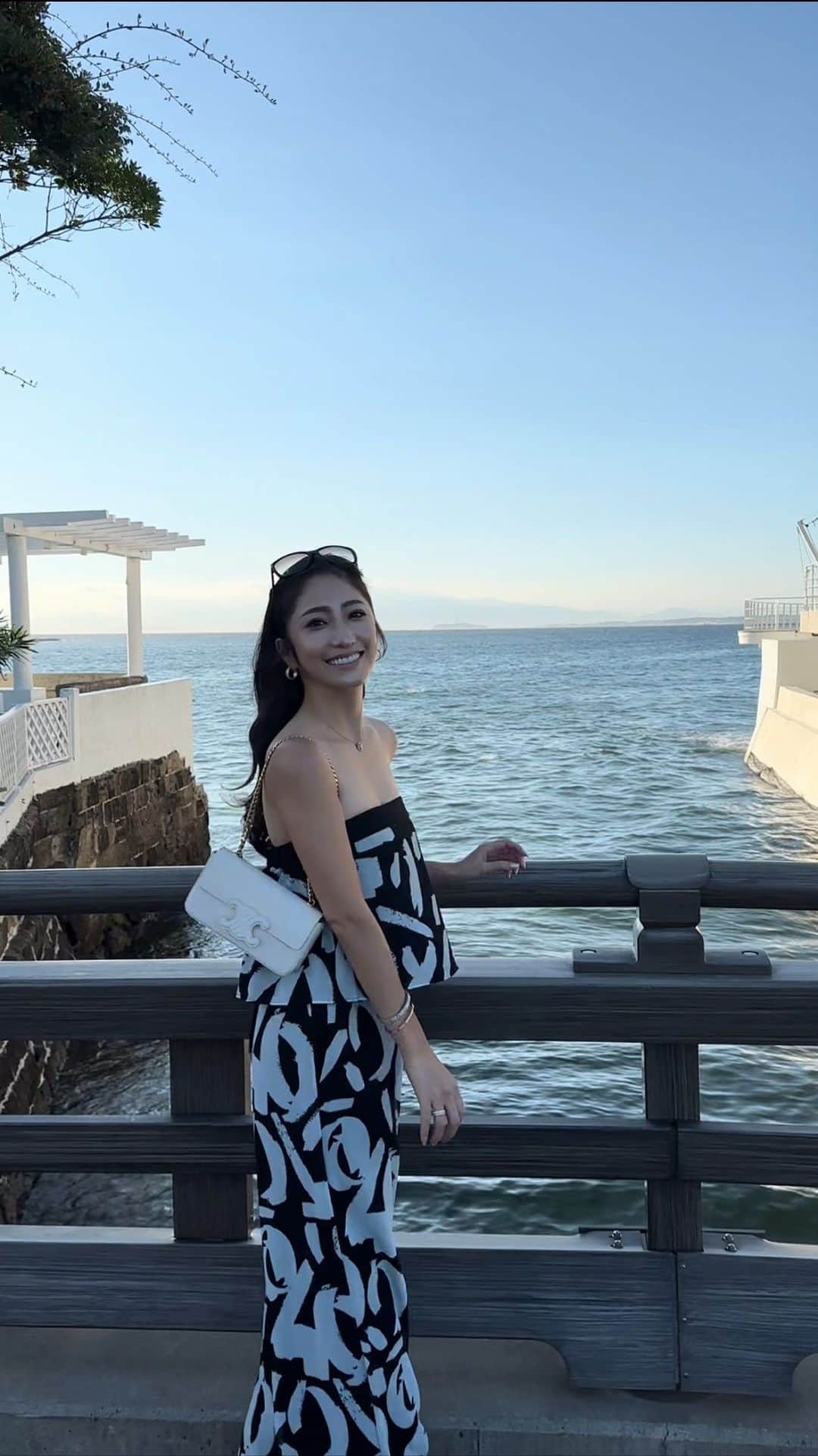 のインスタグラム：「relaxing day off 😘🍝🍺🌊🗻🌅🤍」