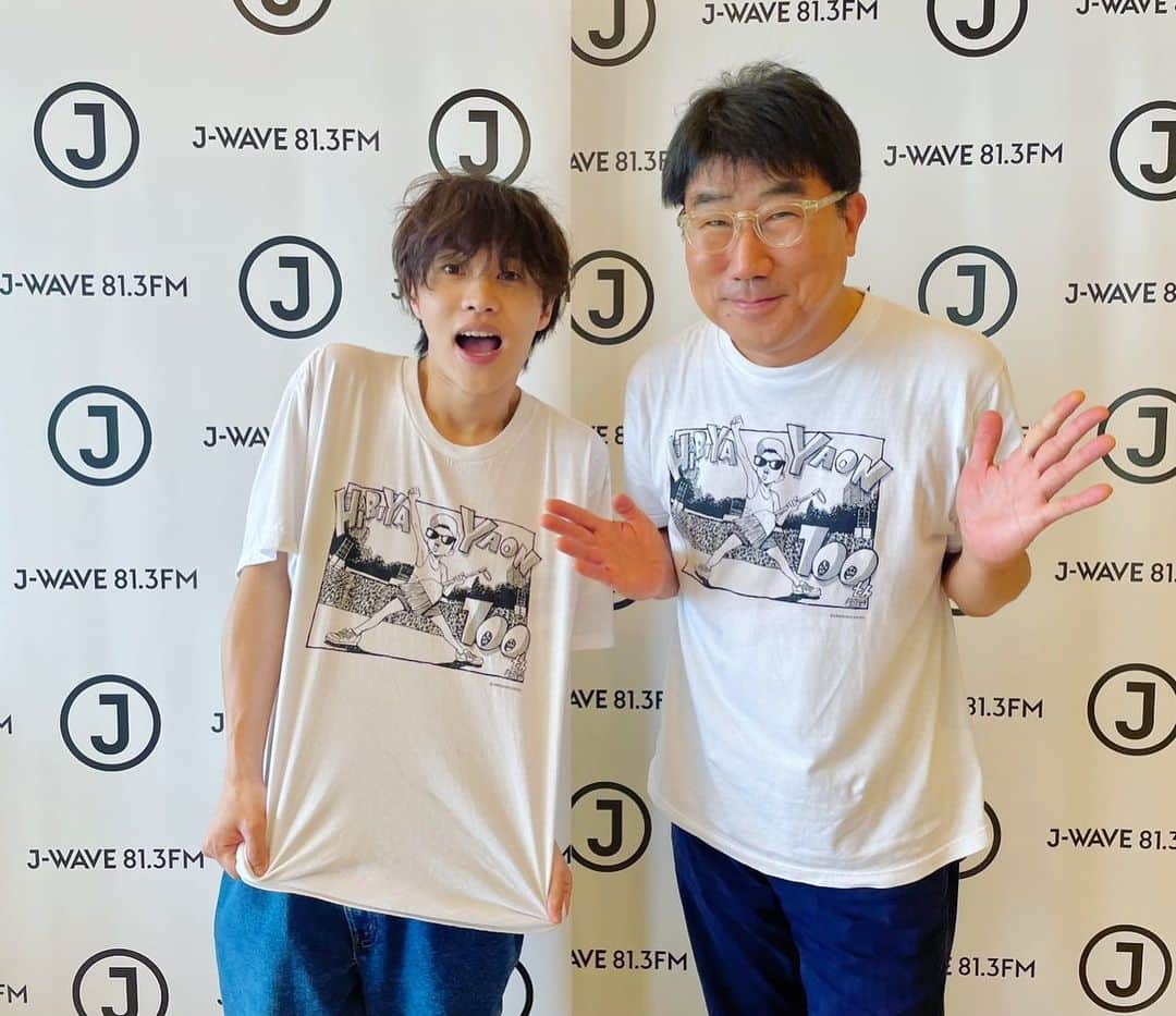 柳田周作のインスタグラム：「親子ほど歳が離れていようとも二人三脚で共に苦難を乗り越え漢の契りを交わした、父のような戦友のような、かけがえのない先輩、亀田誠治さん。ミュージシャンという枠組みを越えて、人として尊敬してます @kameda_kamera」