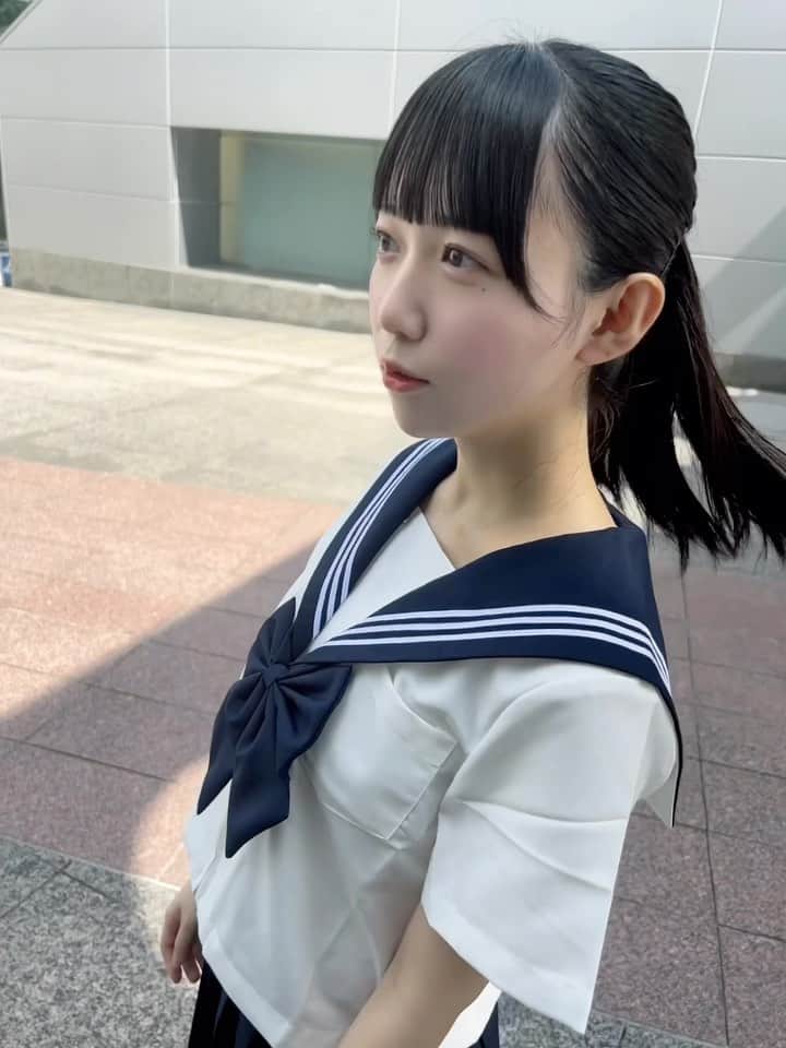 新居歩美のインスタグラム：「放課後なにする？  #jkブランド #jk #jkの素敵な思い出 #06line #ぷりんと倶楽部 #ポニテ #ポニーテールアレンジ #ポニーテール #セーラー服 #制服 #制服女子 #黒髪ロング」
