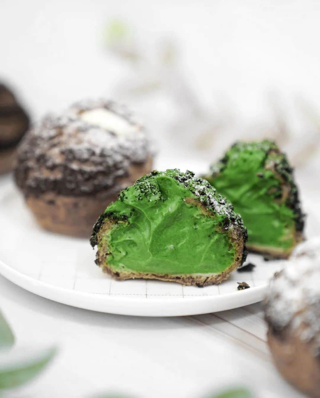 Matchæologist®のインスタグラム：「🙋 Who else needs these melt-in-mouth #Matcha #CreamPuffs right now?! 🎉 Pure edible 🌿 matcha happiness captured by @oo_foodielicious | @onlee_bakery! . 🌿 Like the look of these little green treats? Head to Matchaeologist.com to learn more about our range of ceremonial and culinary matcha. . 👉 Click the link in our bio @Matchaeologist. .  Matchæologist® #Matchaeologist Matchaeologist.com」