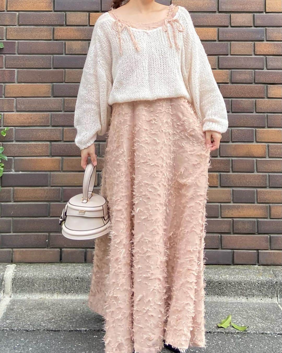 中村真凜のインスタグラム：「mellowneonのAWアイテムを 先行でゲットしました~🎀" このピンクのワンピ一目惚れしちゃった… 可愛すぎるううう🥹💞 ・ ０９/２０からZOZOオープンで 販売スタートするみたいです𓂃˚‧ 𓆸 この度はオープンおめでとうございます❤︎」