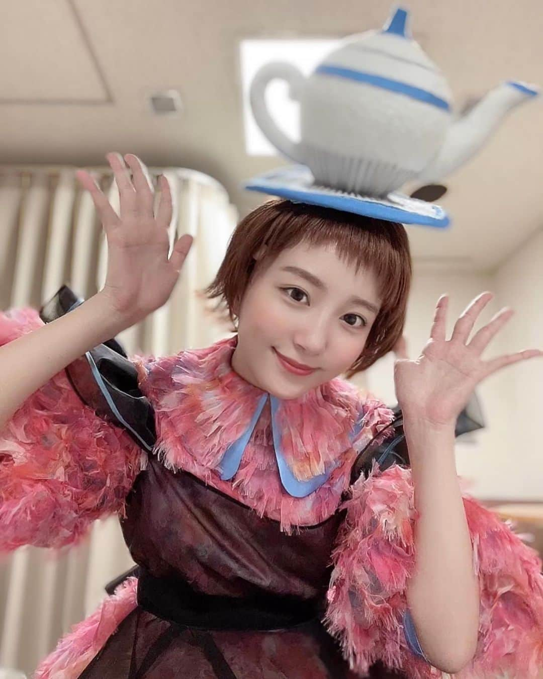 南野巴那さんのインスタグラム写真 - (南野巴那Instagram)「明日、あさ9じから！  『みんな集まれ！こどもうたまつり ～敬老の日スペシャル～』 Eテレ9月18日(月)午前9時～9時45分  わいわい楽しい放送です✨ みなさま是非是非ご覧ください〜！  そして、明日はにほんごであそぼの放送日でもあります☺︎ ☆にほんごであそぼ☆ 【放送時間】 Eテレ 毎週月曜午前8時35分 【再放送時間】 Eテレ 毎週木曜 午後3時35分 Eテレ毎週土曜午前7時  #Eテレ #こどもうたまつり #にほんごであそぼ」9月17日 21時59分 - hana_minamino