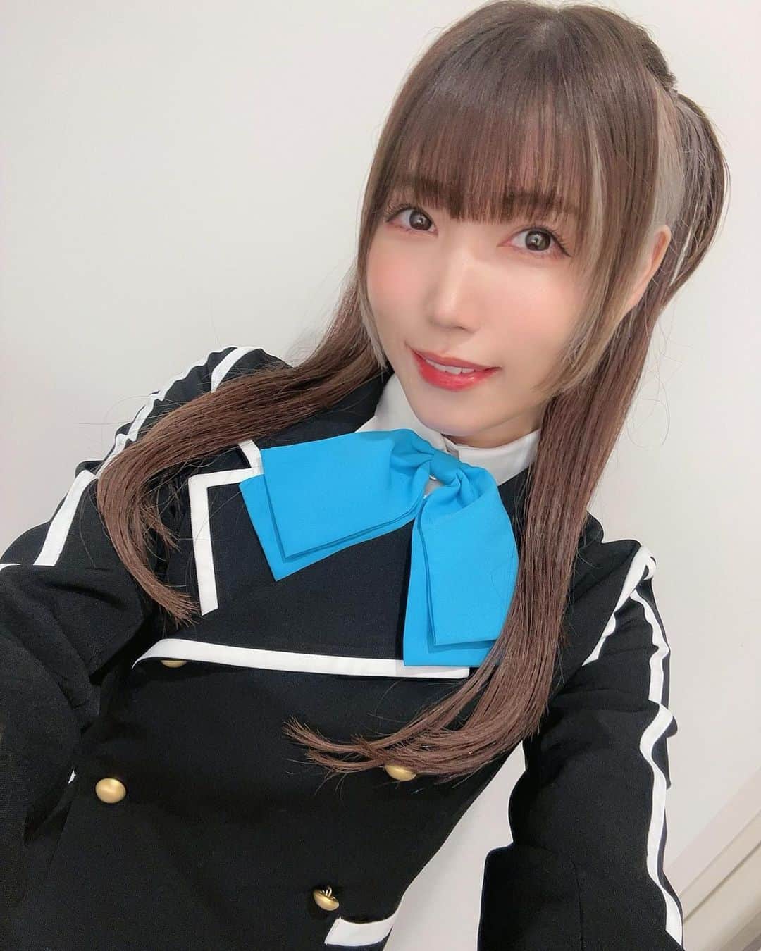相坂優歌のインスタグラム：「. . アンジュフェスタ2023  αドライバー諸君、やっとまた会えたね。  今日のためにデッキ等準備して色々調整して足を運んでくれたみんな、 ミニライブを楽しみに来てくれたみんな、 人が多い中物販に並んでくれたみんな、 来られなかったけど、アンジュのことを好きでいてくれてるみんな  みんなみんな大切なαドライバーなので  ほんとにありがとう。🌼  昔からの方も新しく入ってくれた方も 10周年、一緒に迎えましょうね。 . . . 今日からしばらくロングでーす💇‍♀️ 飽きなければ🎶  #アンジュリリンク #アンジュユナイト #アンジュヴィエルジュ」