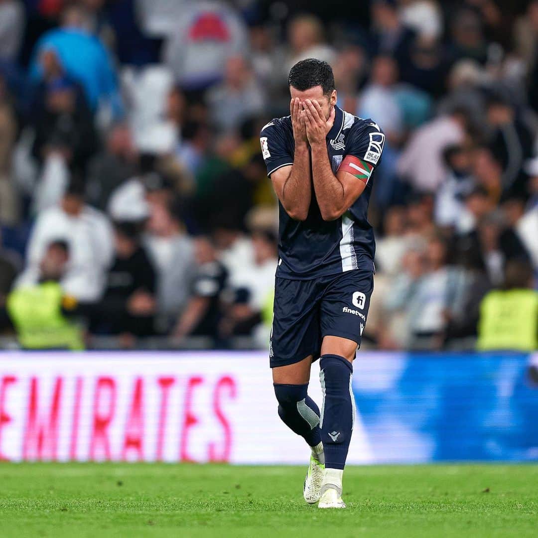 ミケル・メリノのインスタグラム：「Frustrados por no haber rematado un buen partido del equipo. Sin tiempo para lamentos, el miércoles viene otro! Con ganas ya! Vamos! 📈⚽️」