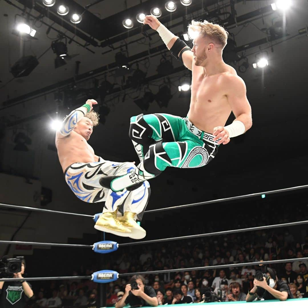 新日本プロレスさんのインスタグラム写真 - (新日本プロレスInstagram)「#Marufuji vs #Ospreay!!🔥🔥 “二人の天才”の初遭遇に場内大熱狂！  オスプレイ、“憧れの人”丸藤とのドリームマッチを制すも、「今日の世界一はマルフジさん」とデビュー25周年を祝福!!【ノア9.17後楽園結果】 @njpw1972  @noah_ghc  #noah_ghc #njpw #UnitedEmpire」9月18日 7時51分 - njpw1972