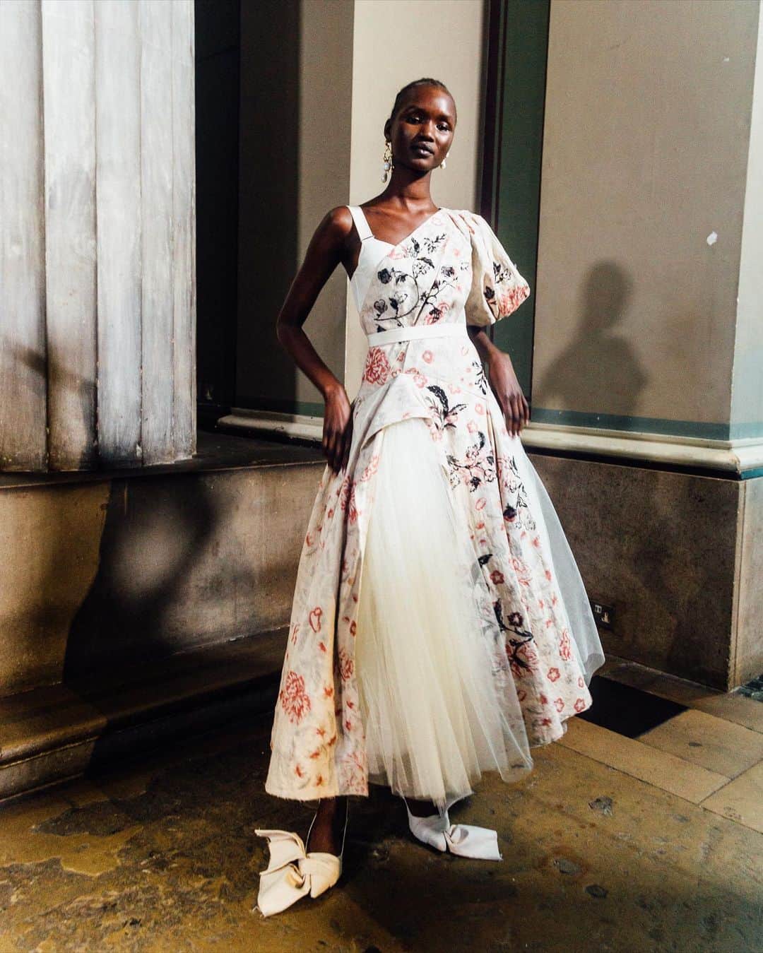 Nordstromのインスタグラム：「Dreamyyyy✨collection by British talent @erdem. Captured backstage at his spring/summer ‘24 collection show at The British Museum. The collection was inspired by the Duschess of Devonshire and featured a sneak peek of a Barbour collab like we’ve never seen before. Which of these heavenly dresses do you dream of wearing?  📸 by @emilymalan」