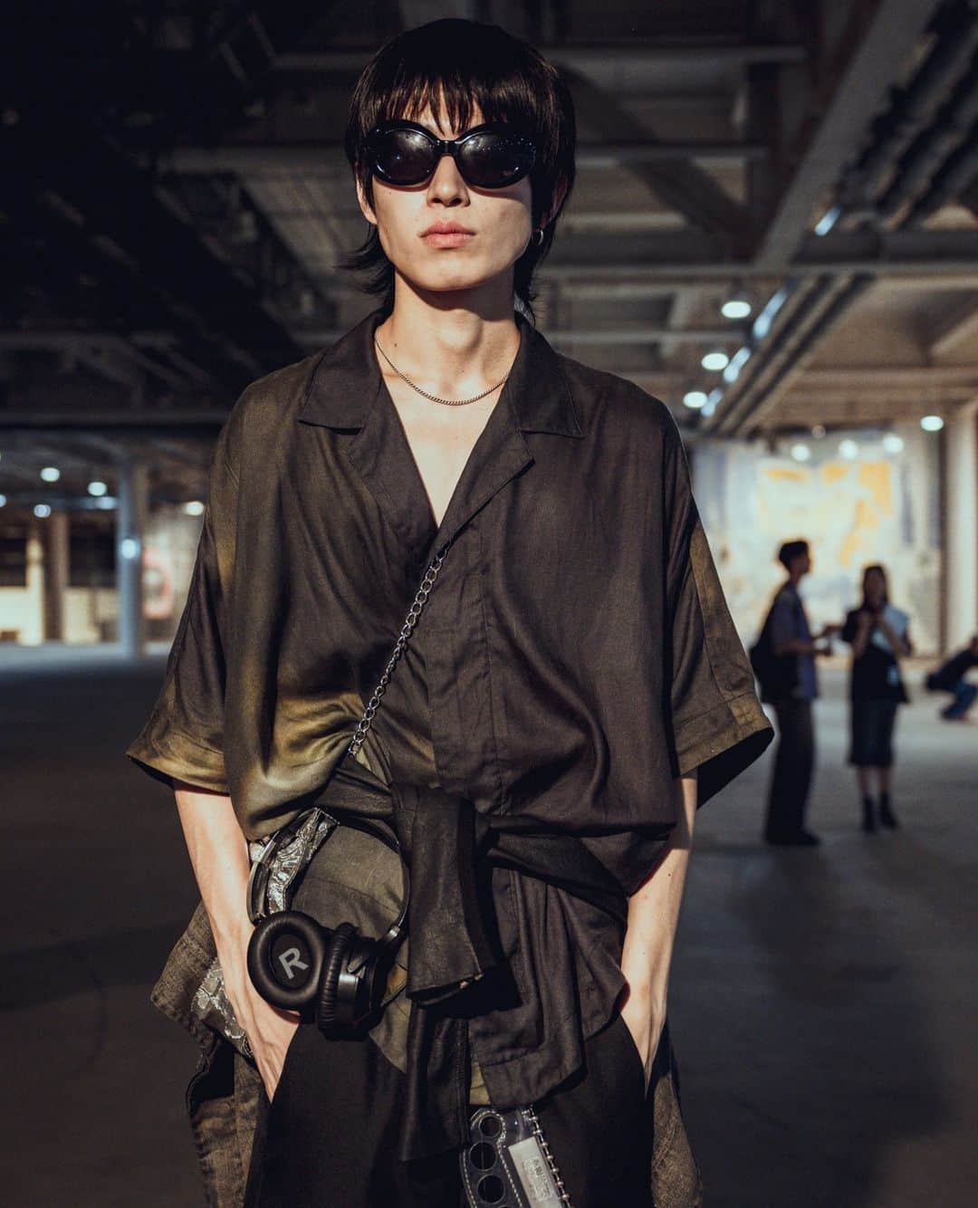 i-Dさんのインスタグラム写真 - (i-DInstagram)「Ahead of the rest of the fashion world, Japan’s SS24 collections were showcased in Tokyo earlier this month under the late summer sun. The season’s theme? "OPEN, FASHION WEEK".⁠ ⁠ 50 brands showed their collections in total – 35 physical presentations, 15 digital – with a real focus on supporting local talent.⁠ ⁠ Courtesy of our friends over at @id_japan, photographer @_tanase captured people from the front row, the catwalk and indeed from behind the scenes of the event and got their take on Tokyo Fashion Week, current trends and their own individual style.⁠ ⁠ Hit the link in bio to see more 🇯🇵⁠ .⁠ .⁠ .⁠ #StraightUps #Tokyo #TokyoFashionWeek」9月18日 8時11分 - i_d