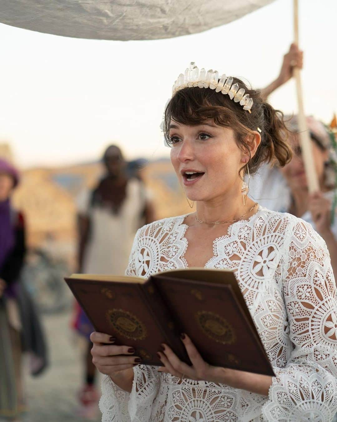 ミラーナ・ヴァイントゥルーブさんのインスタグラム写真 - (ミラーナ・ヴァイントゥルーブInstagram)「Married my favorite person in front of a temple that meant the world to us surrounded by the people who helped build it.  Our impromptu rabbi @elienblue had us exchange pink sunglasses under a chuppah held by irl spirit guide @michaelawat and lifelong friend @alina.greenbergla and their perfect partners.   Thank you to the ladies at @zimmermann for helping me find a dress that was miraculously an extension of the temple. And thank you to @alicyn for the crown!   Photos by the trusty, dusty and talented @svetolov.   Special shout-out to @ajsalty who we couldn’t and wouldn’t have done it without. Love you. Thank you.」9月18日 8時27分 - mintmilana