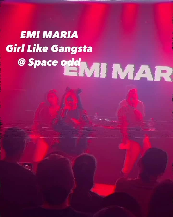 EMI MARIAのインスタグラム：「@rino_kurihara @ruka_madrit に超超超Badassな振り付けして頂きました🔥🔥🔥本当にふたりのバックアップが心強かったーーー💕銃声のブレイクもいいよね😎」