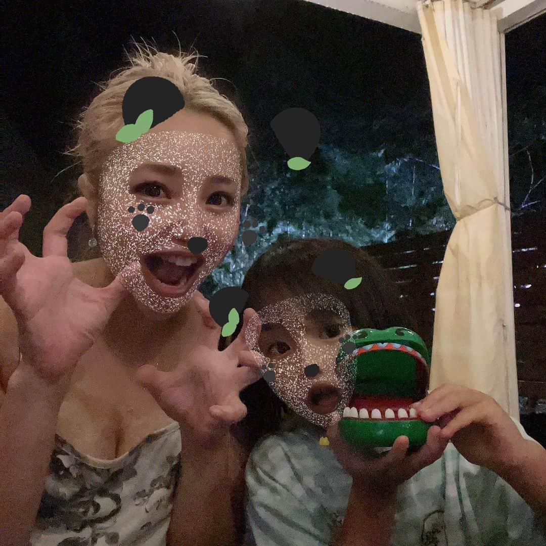 MII MAMAさんのインスタグラム写真 - (MII MAMAInstagram)「. . . めっちゃ良かった🦖♥️ . 恐竜がいるグランピング🏕🦖🍖 . 家族で楽しめて楽しかったよぉ〜🙌🏾♥️ 詳しくはYouTubeにアップしてます🍿🎬  —————————————— 🔎White Style mi mama 良かったらチャンネル登録お願いします🙇🏽‍♀️ #YouTube#ユーチューバー#主婦ユーチューバー#MIIMAMA#チャンネル登録お願いします#2児ママ#年子ママ#ギャルママ#ぎゃるまま#アラサーママ#アラサー#30代#30代ママ#ホワイトインテリア#モノトーンインテリア#シンプルな暮らし#収納#ホワイト収納#イチナナ#イチナナライバー#専属ライバー#主婦ライバー#17LIVE#主婦YouTuber#ママYouTuber#ママライバー#幼稚園ママ#小学生ママ」9月18日 8時44分 - miimamachannel