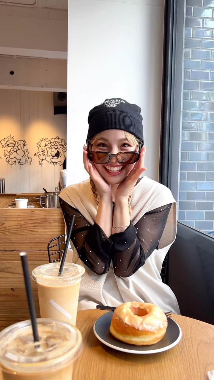 安中芙美のインスタグラム：「親友と過ごす何でもない時間が、自分をリフレッシュさせてくれる♡ 自分らしく戻れる場所。 ハグしてバイバイ👋また頑張ろう！」