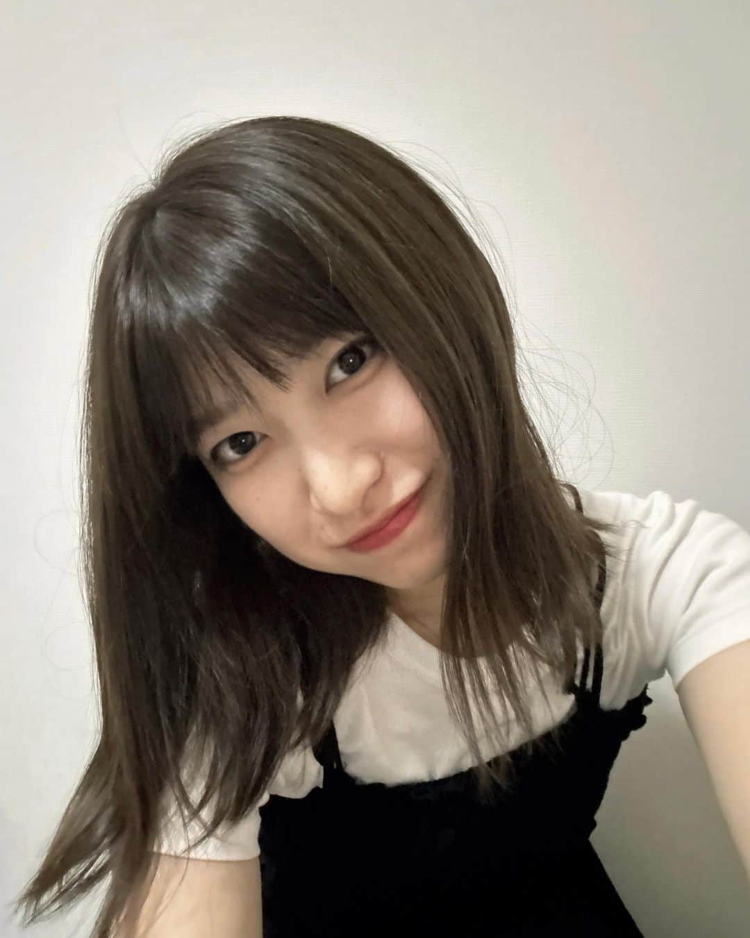 吉田華恋のインスタグラム：「暗髪にもどった❕🩶」