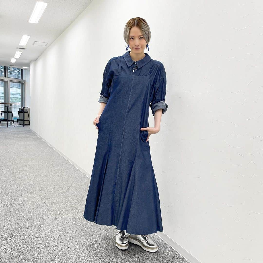 宮島咲良のインスタグラム：「ㅤㅤㅤㅤㅤㅤㅤㅤㅤㅤㅤㅤㅤ BS日テレ『汐留TV！』 2023.9月分のお衣装です☻ ㅤㅤㅤㅤㅤㅤㅤㅤㅤㅤㅤㅤㅤ #衣装戦隊ミヤジマン  シャツ&ワンピース♥︎ESPEYRAC イヤリング♥︎ABISTE #abiste  シューズ♥︎スタイリストさん私物 ㅤㅤㅤㅤㅤㅤㅤㅤㅤㅤㅤㅤㅤㅤㅤㅤㅤㅤㅤㅤㅤㅤ スタイリストさん→ @stylist_sanae_ymsk_  #bs日テレ #汐留tv #宮島咲良 #ミヤジマン #ぼっち戦隊ミヤジマン」
