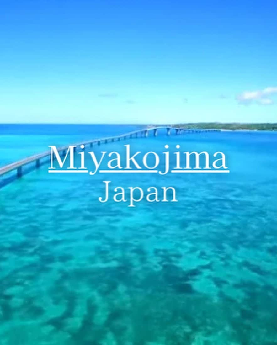 ANAさんのインスタグラム写真 - (ANAInstagram)「宮古島のおすすめを2つご紹介します🏝️  Ⅰ.「宮古ブルー」とも呼ばれ世界に誇れる珊瑚礁の美しい海とビーチ🏖️ 島の東側にある吉野海岸は、シュノーケリングができる美しいビーチ🐠 空港から車で30〜40分位に位置し、駐車場やシャワー設備もあるので安心です🚗 きれいな珊瑚礁と多くの熱帯魚が特徴で、運が良ければウミガメを見ることができます🐢  Ⅱ. 来間島の星空🌌 極上の天の川が素晴らしく、まるで自然のプラネタリウムです🌠  ANAおすすめ、宮古島東急ホテル＆リゾーツをご紹介✨ 🏝️ーーーーーーーーーーーーーーーー🏨 宮古島東急ホテル＆リゾーツは東洋一と言われている与那覇前浜ビーチに隣接してるリゾートホテルです。 目の前に広がる海の景色はもちろん、天気のいい日にはサンセットや満天の星空をご覧になれます。 海だけではなく館内は多くの南国特有の木や花々もあり、散歩も楽しめます。 特に中庭のガジュマルの木は圧巻でビーチの次にオススメのフォトスポットです。 滞在中に何をしようか悩んでいませんか？迷わずまずは前浜ビーチで大きく深呼吸。そのあと海で遊んだり、または波の音に癒されながらお部屋でゆっくりしたり。 それぞれのお好みのスタイルにてホテルでのご滞在をお楽しみください。 んみゃーち宮古島！🌺 🏨ーーーーーーーーーーーーーーーー🏖️ 🔸航空券とホテルのご予約はこちら🛫✨ https://ana.ms/3P7PQfl 🔸ホテルのご予約はこちら🏨✨ https://ana.ms/3sNxl8v  🔸全国各地のイベント・おトク情報はこちら！掲載情報は毎週更新✨ https://www.ana-akindo.co.jp/jichitainews/  @miyakojimatokyuhotelandresorts #allnipponairways #ana #japan #japantrip #japantravel #trip #宮古島東急ホテルアンドリゾーツ #宮古島ホテル #宮古島 #宮古島旅行 #離島 #南国 #リゾートホテル #星空 #夜空 #沖縄 #沖縄観光 #東急ホテルズ #宮古ブルー #与那覇前浜ビーチ #ガジュマル #フォトスポット #miyakoblue #photospot #banyantree #miyakojima #okinawa #okinawajapan #miyakojimatokyuhotelandresorts」9月18日 0時01分 - ana.japan