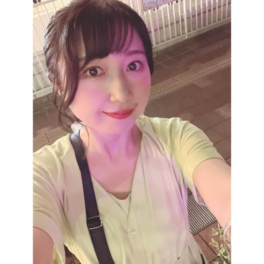 夏目樹里さんのインスタグラム写真 - (夏目樹里Instagram)「#とよたまちおとフェス 豊田市駅前、ペデストリアンデッキにて歌わせて頂きました〜❣️   5会場もあるなか、観てくれた皆さん、本当にありがとうございました🥹💕  最後まさかのCDエラーで、アカペラになりましたが🤣🙏  みんなの手拍子を伴奏に歌えて、逆にめっちゃ幸せで楽しかったよ〜😆❣️  ノボリは記念に持ち帰り🫶  クラウドファンディングのご支援まで、本当にありがとうございました！ リターンのお届け待っててくださいね〜🥰  運営スタッフの皆さん、 出演アーティストの皆さん、 お世話になりました！ お疲れ様でした〜！！👏✨  🍏セットリスト🍏 VISION〜未来〜 Many Thanks!!! Shooting Star LOVE SONG」9月18日 0時03分 - juri_azure