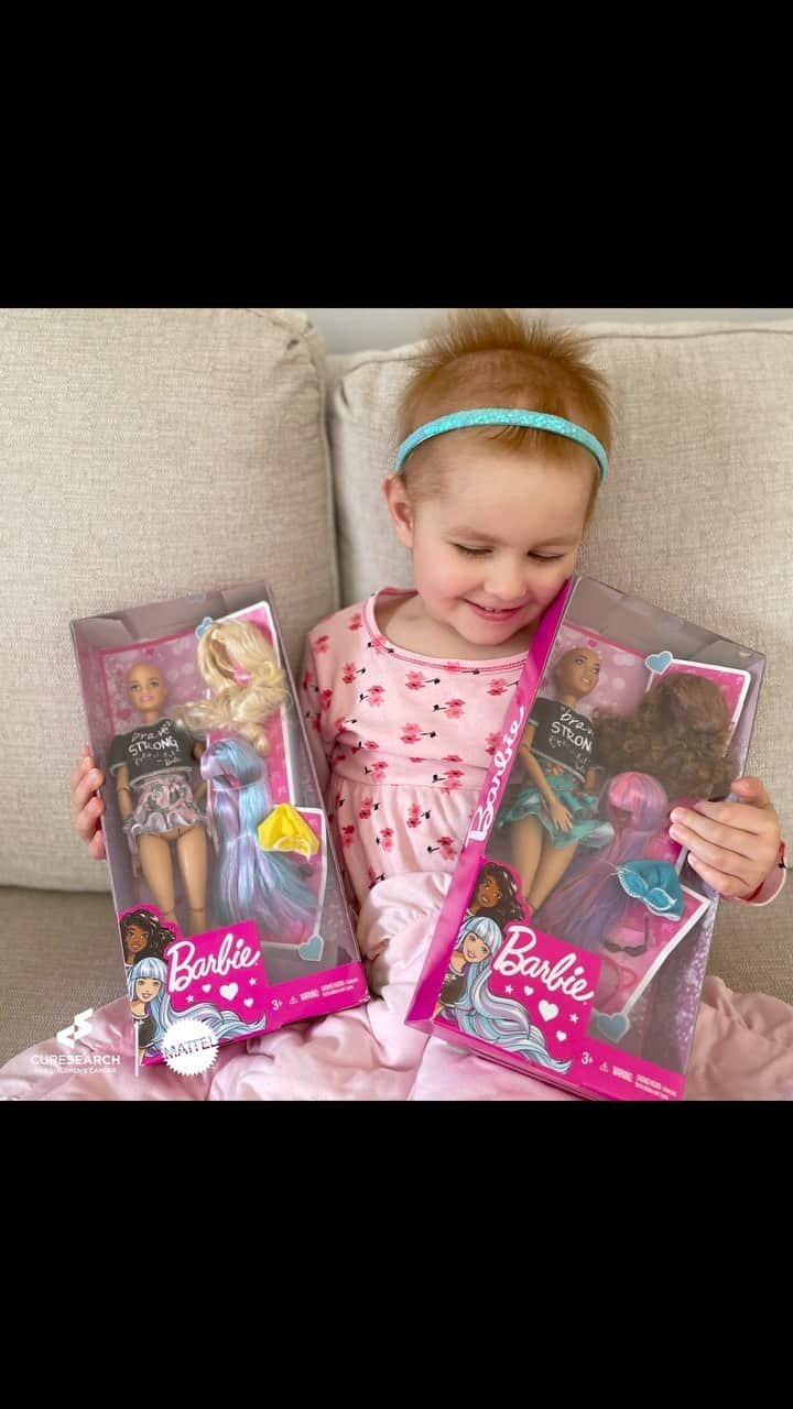 Mattelのインスタグラム：「Brave Barbie reminds every child fighting cancer, “you are brave, strong and beautiful.”  One of the most heartbreaking things that cancer takes from children is their ability to play, to smile, and to simply be a kid.  For 10 years, Brave Barbie has been a friend to children going through treatments and experiencing changes such as hair loss. We’re so proud to commemorate this milestone with @barbie and @mattel」