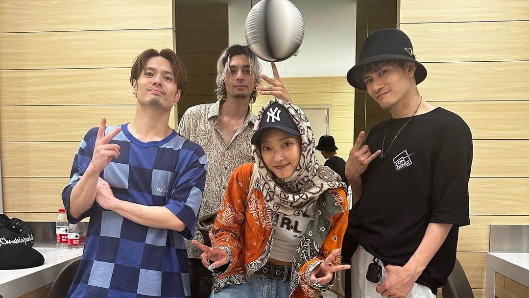 ZiNEZKAMIKAZEさんのインスタグラム写真 - (ZiNEZKAMIKAZEInstagram)「CONDENSE in CHINA🇨🇳 We are really happy to come back as "CONDENSE" !!!   And so happy to see our friends again🔥  Thank you🙏  #CONDENSE #dance」9月18日 0時08分 - zinez_kamikaze