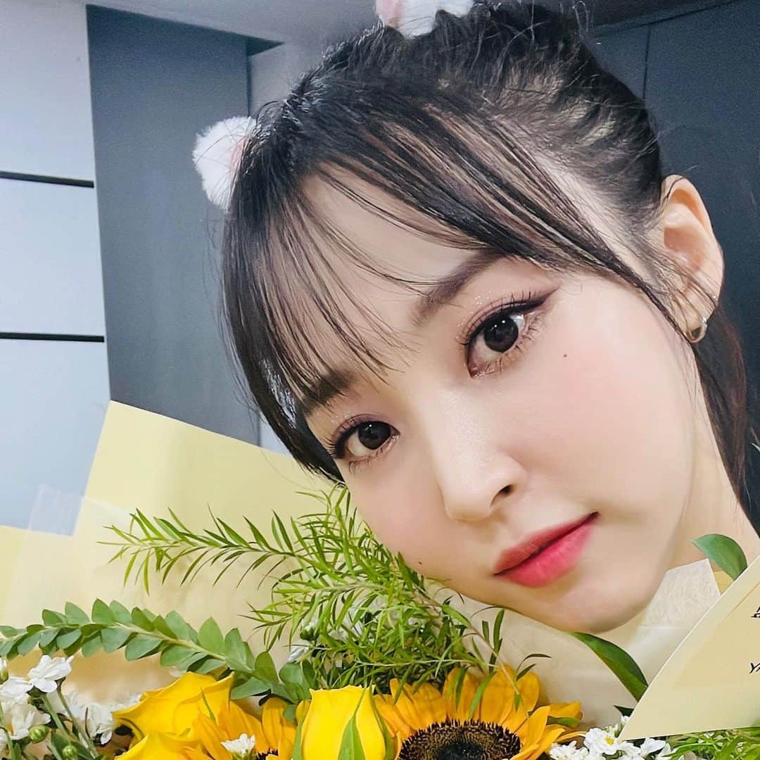 ムンビョルさんのインスタグラム写真 - (ムンビョルInstagram)「LLL💛」9月18日 0時21分 - mo_onbyul