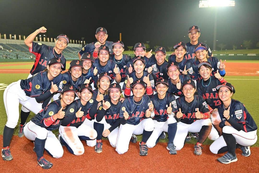 侍ジャパンのインスタグラム：「17日、「カーネクスト presents 第9回 WBSC女子野球ワールドカップ・グループB」の最終戦が行われ、侍ジャパン女子代表はキューバと対戦。田中露朝投手の好投など投打で圧倒し6回コールドで勝利しました。 7連覇をかけたファイナルステージは2024年にカナダで開催されます。  https://www.japan-baseball.jp/jp/news/press/20230917_1.html  #侍ジャパン #BaseballWorldCupW #泰美勝 #小野寺佳奈 #田中露朝 #只埜榛奈 #小島也弥 #星川あかり #川端友紀 #村松珠希 #里綾実 #中江映利加」