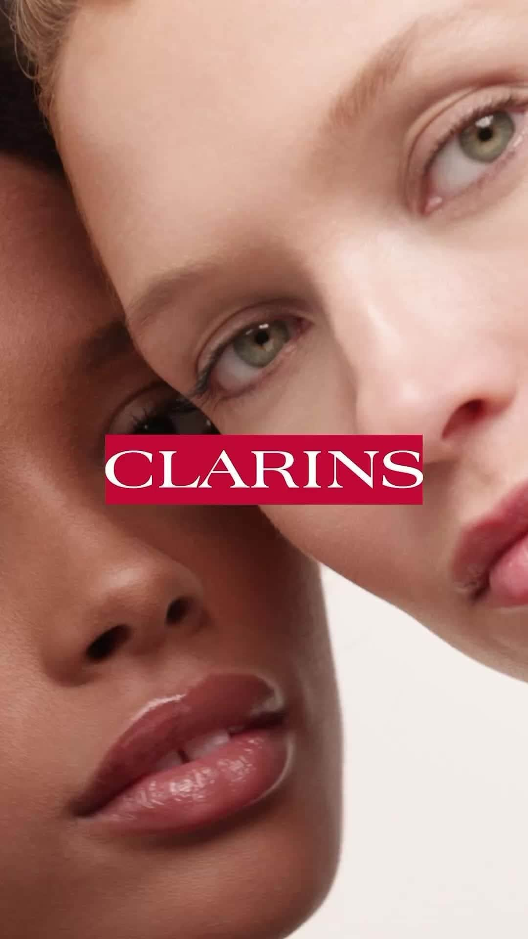 Clarins Middle Eastのインスタグラム：「نقدم لكم سيروم بلون البشرة: تينتيد أوليو سيروم! ⁣ ⁣ تحبين اللوك الخفيف والإشراقة الصحية والتغطية القابلة للزيادة؟ أحدث إطلاق للمكياج لدينا مصمم من أجلك. ⁣ ⁣ ✨ بشرة خالية من العيوب⁣ ✨ إشراقة مذهلة⁣ ✨ مغذي بشكل مكثف⁣ ⁣ ليس مجرد سيروم ملوّن!⁣ ⁣ متوفر في بوتيكات كلارنس ومتاجرنا الالكترونية (الروابط في البايو)⁣⁣⁣⁣⁣⁣⁣⁣⁣⁣⁣⁣⁣⁣⁣⁣⁣⁣⁣⁣⁣⁣⁣⁣⁣⁣ ⁣ Introducing our serum-meets-skin-tint: Tinted Oleo Serum!⁣  ⁣ Love bare-feeling skin, a healthy glow and buildable coverage? Our newest make-up launch is made for you.⁣  ⁣ ✨ Flawless complexion⁣ ✨ Luminous glow⁣ ✨ Intensely nourishing⁣  ⁣ Not just a skin tint!⁣ ⁣ ⁣Available at Clarins boutiques and on our e-stores (links in bio)⁣⁣⁣⁣⁣⁣⁣⁣⁣⁣⁣⁣⁣⁣⁣⁣⁣⁣⁣⁣⁣⁣⁣⁣ ⁣ #Clarins #ClarinsME #SkinCare  #Clarinsmakeup #ClarinsTintedOleoSerum #FlawlessComplexion #MakeUpMadeForSkin #Glow⁣ #كلارنس #العناية_بالنفس #مكياج_كلارنس #تينتيد_أوليو_سيروم」