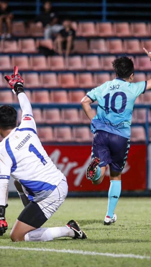 下地奨のインスタグラム：「1st goal of this season ⚽️❤️  #ss10 #shoshimoji #goal  #football #thailand #japan  @samutprakancityfc」