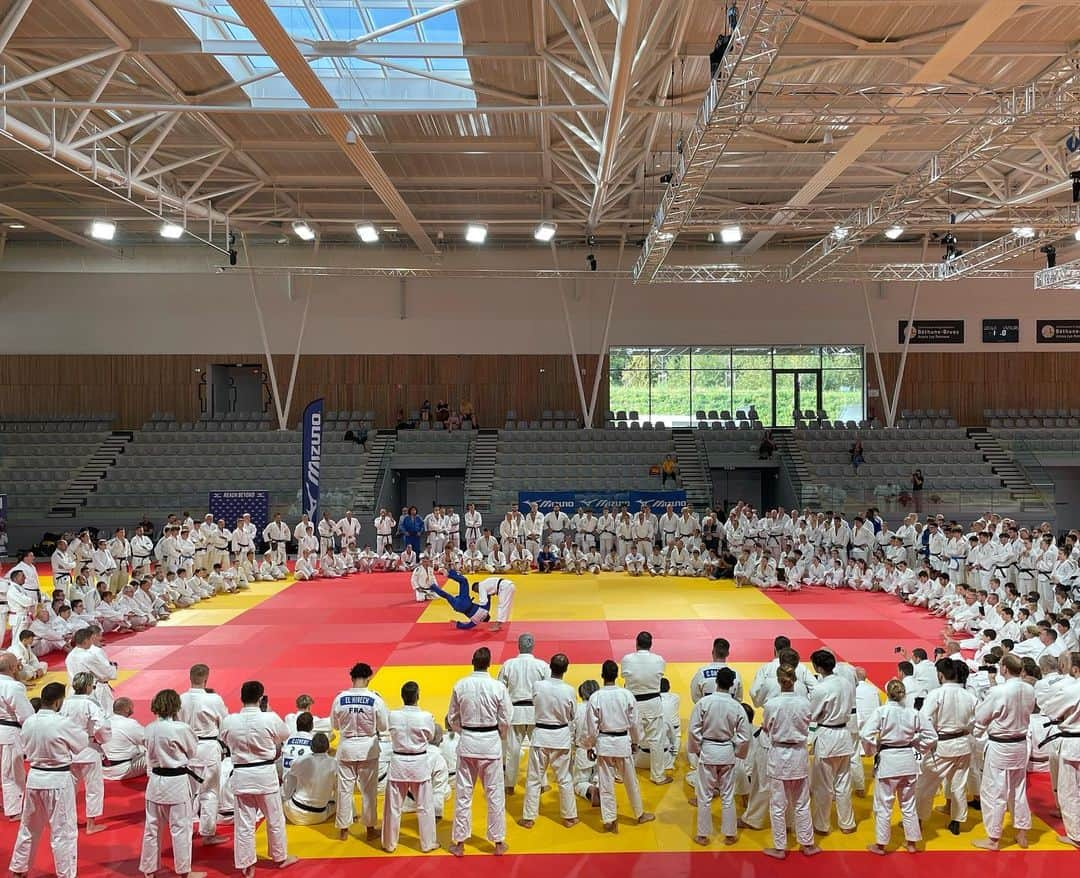 海老沼匡のインスタグラム：「Stage Mizuno in Verquin and Nanterre 🥋🇫🇷  #Judo #Mizuno #Verquin #Nanterre  Merci✌️✨  @mizunojudo  Eiji Kikuchi 15-17th September」