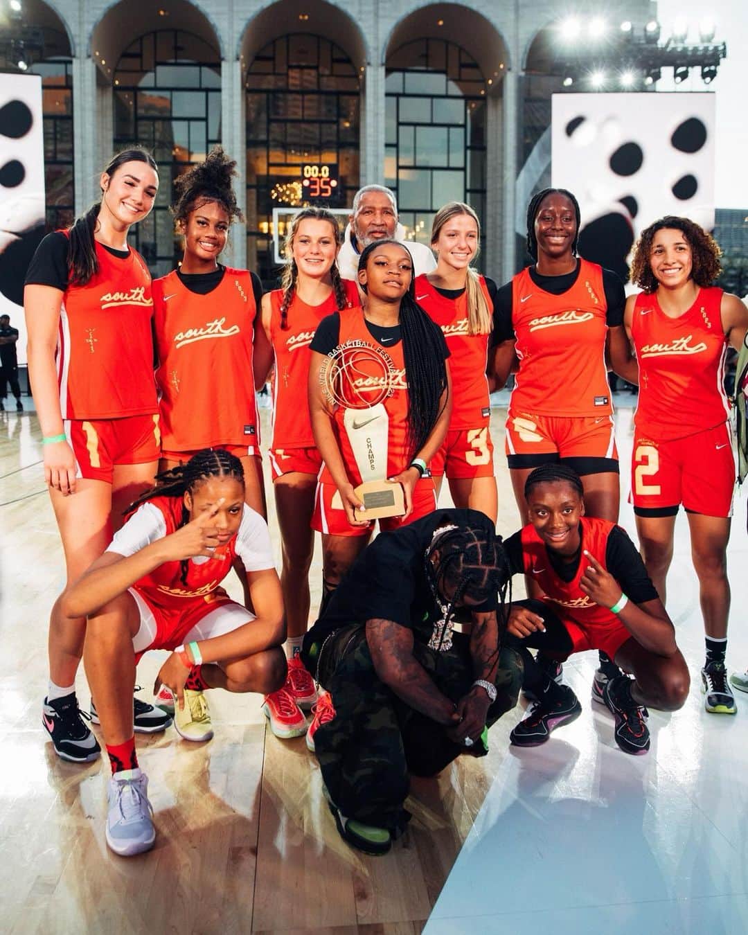NikeNYCのインスタグラム：「CROWN THE CHAMPS 👑  The future of women’s hoops gave a valiant effort for the throne. Congrats to Team South for stamping their legacy at the 2023 Nike World Basketball Festival.  #OnlyBasketball」