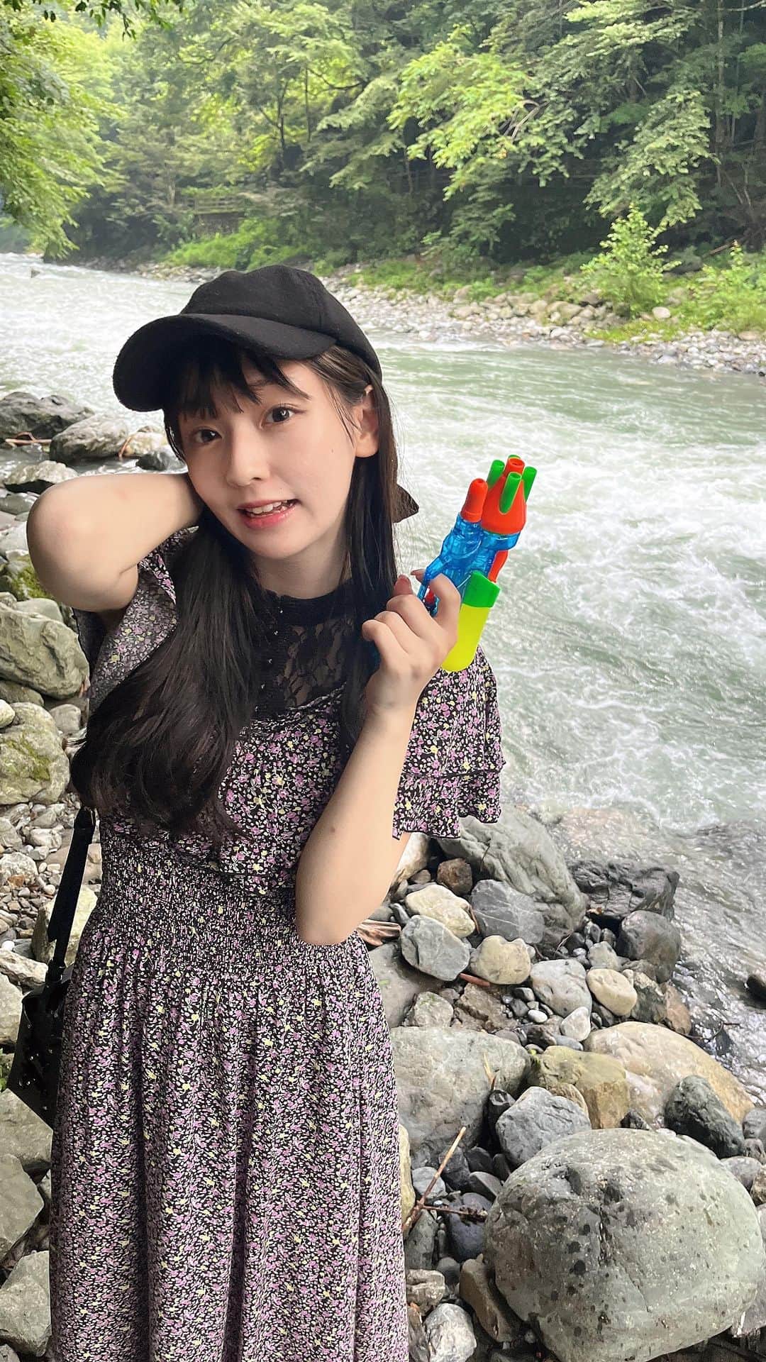 尾野寺みさのインスタグラム：「初鍾乳洞♡ こんなに寒いと思ってなくて白カーディガン借りたから変なコーデになってしまってるけど大丈夫よね、」