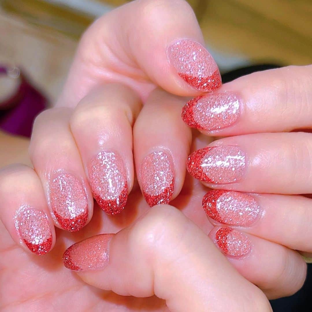なかやまちえこのインスタグラム：「Glitter French♡⠀ ⠀ @amixxamiaya ちゃん⠀ きらきらときらきらのフレンチネイル♡⠀ ⠀ @aby_sharenail #nail #nails #nailart #ネイル #美甲 #ネイルアート  #japanesenailart #manucure #japanesenails #manicurist #gelnails #أظافر #네일아트 #미용  #เพ้นท์เล็บ #artedeuñas #เพ้นท์เล็บเจล #ジェルネイルデザイン #ネイルデザイン #nagelkunst #フレンチネイル #frenchnails #グリッターネイル #ラメネイル #glitternails」