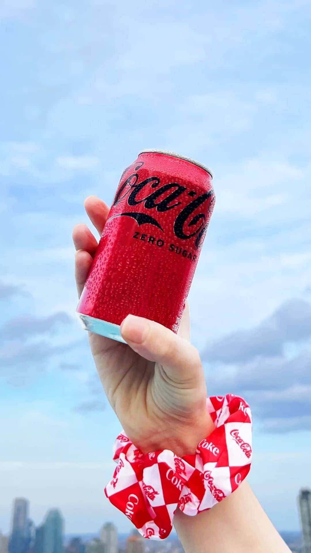 Coca-Colaのインスタグラム：「We don’t care which flavor is in your hand, as long it's ice-cold, we’re in.」