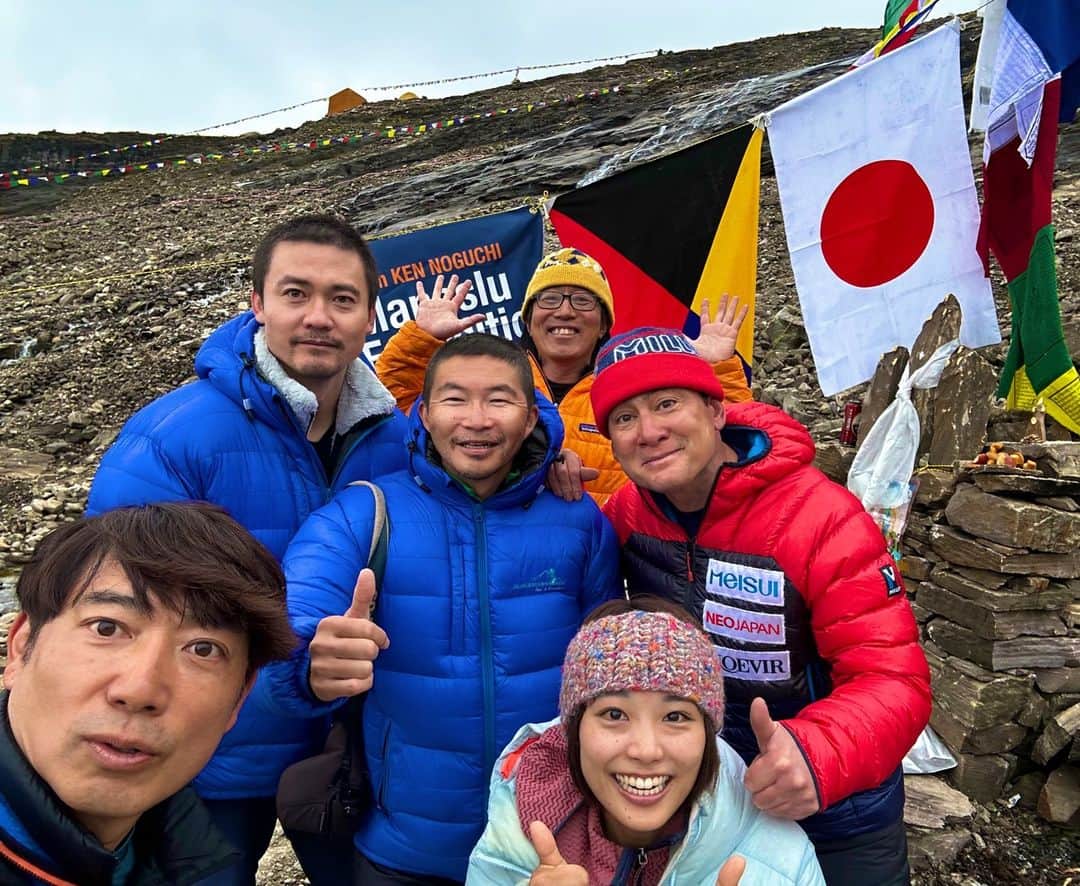 野口健のインスタグラム：「AG隊の皆さんが遊びに来てくれました。憧れのかほさんとも始めてお会いできました。マナスルにも女神(^^) やっぱり、  登山隊は1人じゃない方がいいなぁ。羨ましいなぁ…  #野口健 ♯マナスル#AG隊」