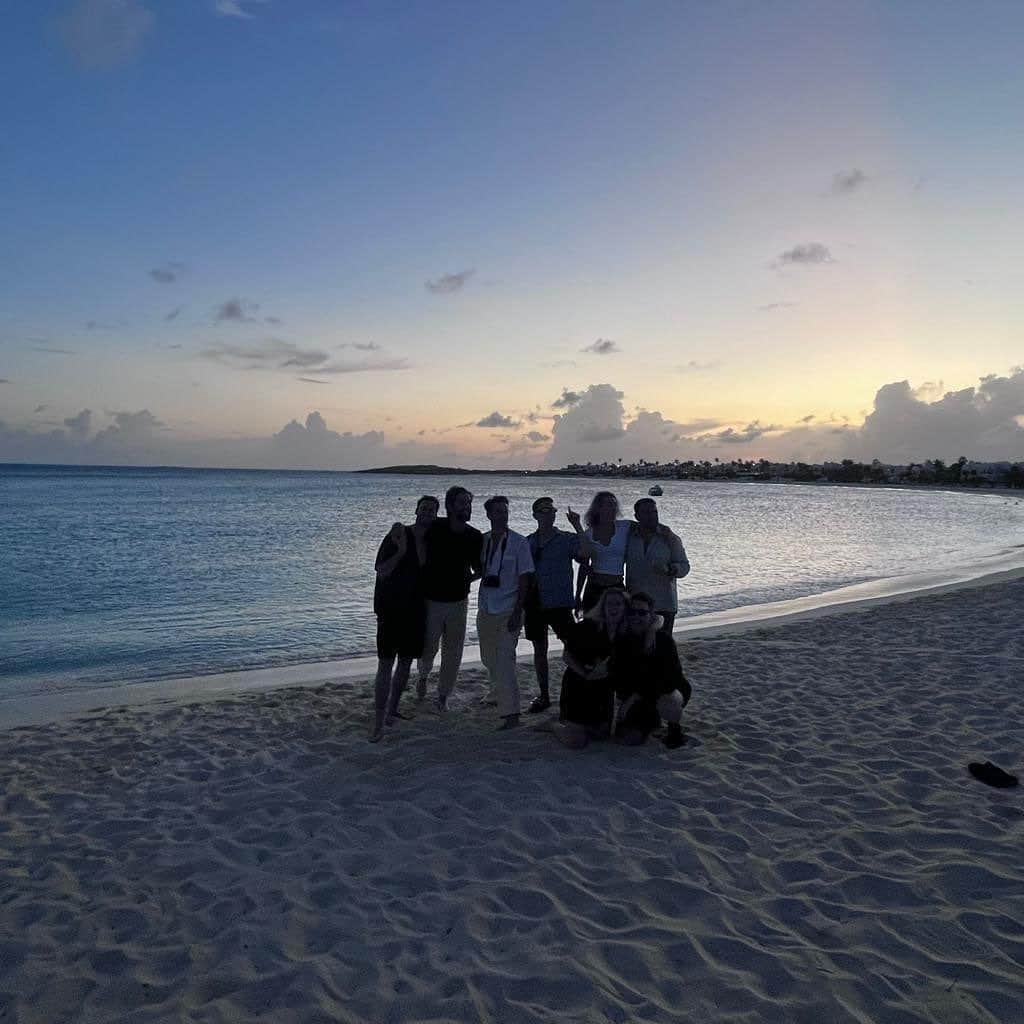 ヴァネッサ・カービーさんのインスタグラム写真 - (ヴァネッサ・カービーInstagram)「I’ve always loved the quote ‘put more friendship in your romance, and more romance in your friendships’. @belmond you did this for us. It was the most beautiful thing to be with oldest friends, celebrating two of them and their deep love for each other and commitment for life. Congratulations to you honeys 💍  @belmondcapjuluca you make the whole place so special and are some of the kindest people we’ve ever met - such joy and magic you create from the first minute to the end. You are all amazing 🤍」9月18日 1時11分 - vanessa__kirby