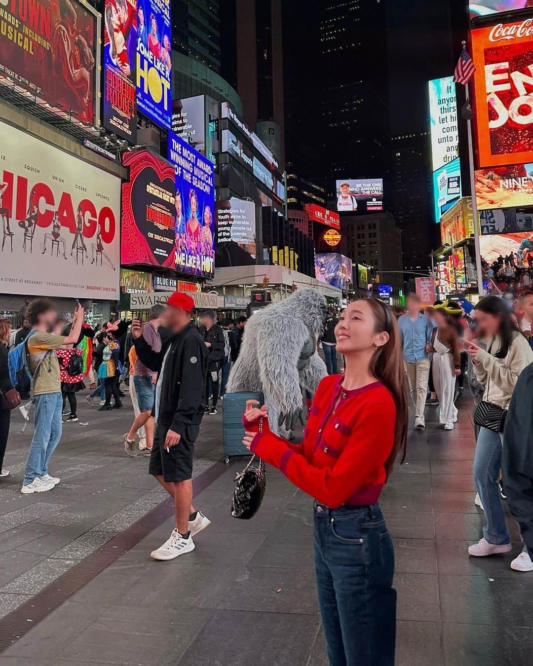 のインスタグラム：「Making new friends in the Big Apple♥️🗽🦍🕸️」