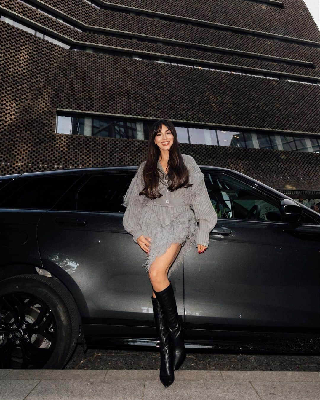 Zara Martinさんのインスタグラム写真 - (Zara MartinInstagram)「Powering through #LFW in my #RangeRoverEvoque @landrover  📸 by @moeez  @davidkomalondon」9月18日 1時42分 - zaramartin